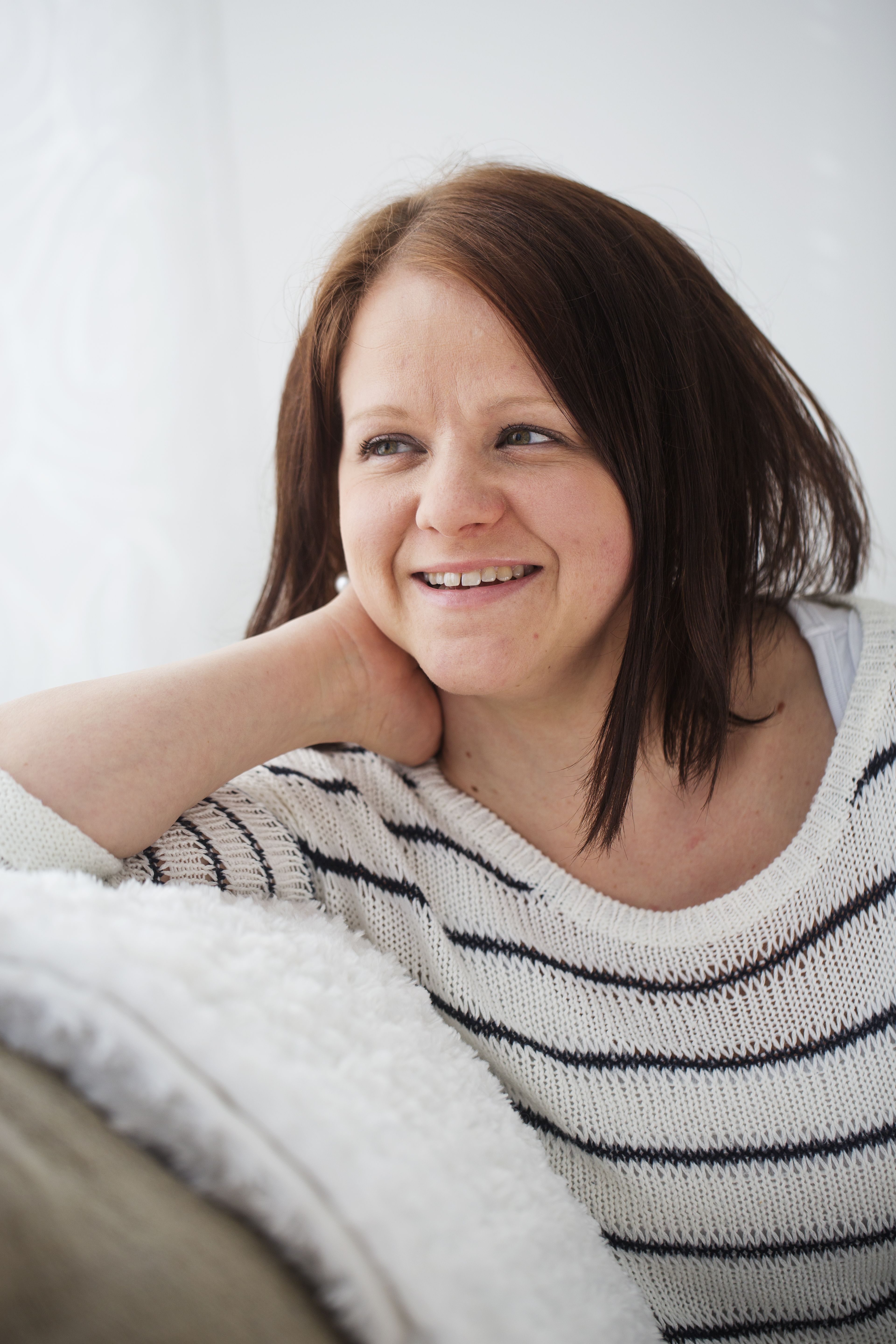 Jos Mira ja Heikki haluavat hetkeksi ulos kahden, naapurissa asuva isoäiti hoitaa lapset, omat ja vieraat.