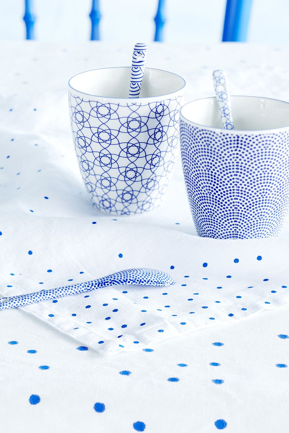 Pellavalautasliina 4,95 e, H&M Home. Kupit 5,90 e ja lusikat 11,90 e/paketti, Stockmann.