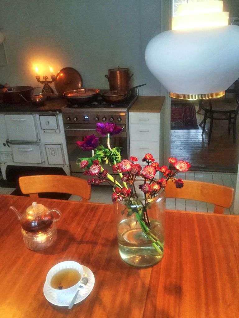 ”Aamu ei ole ihana ilman kynttilöitä.”