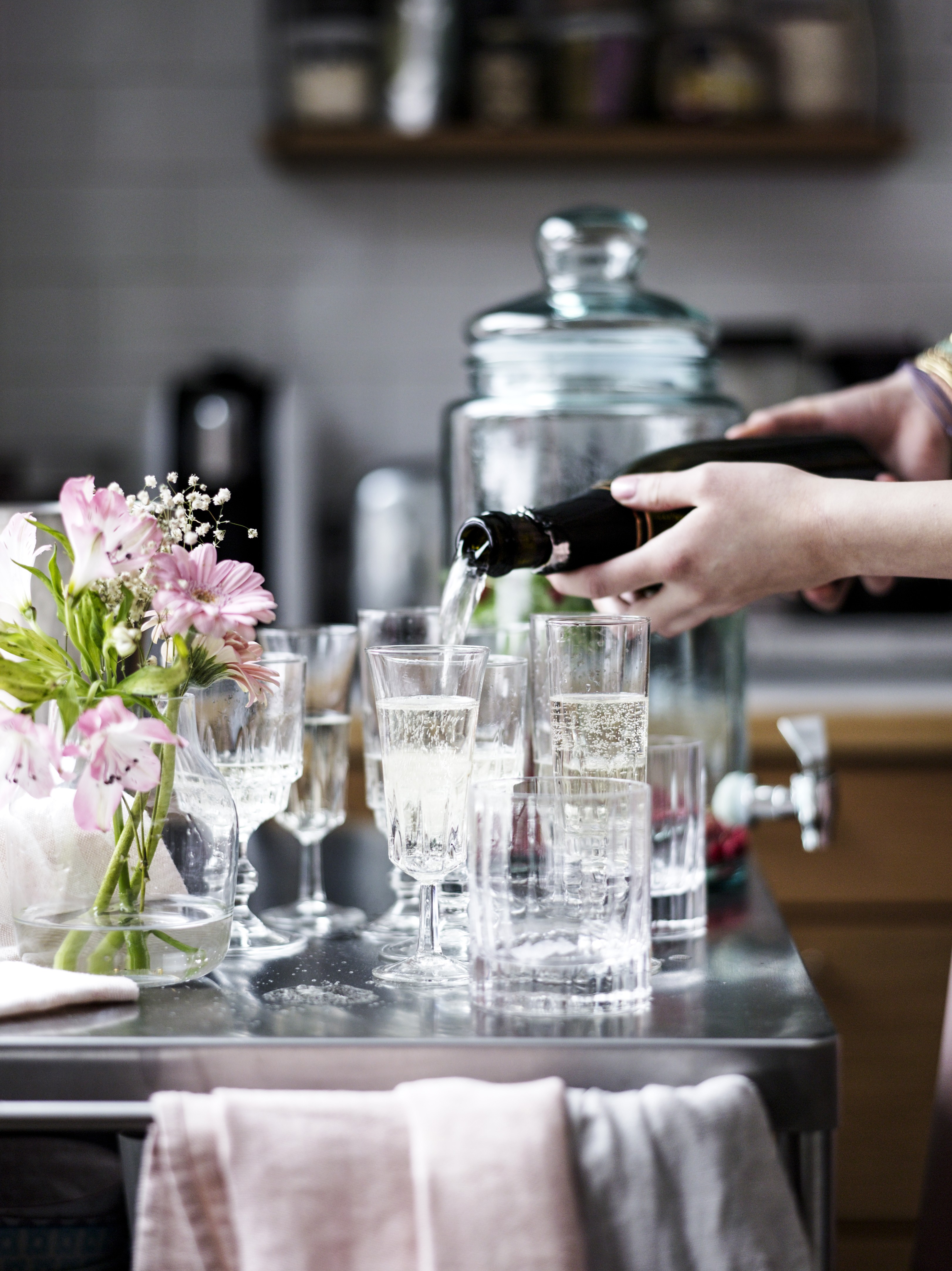Rennoissa juhlissa saa olla eripariset viinilasit.
