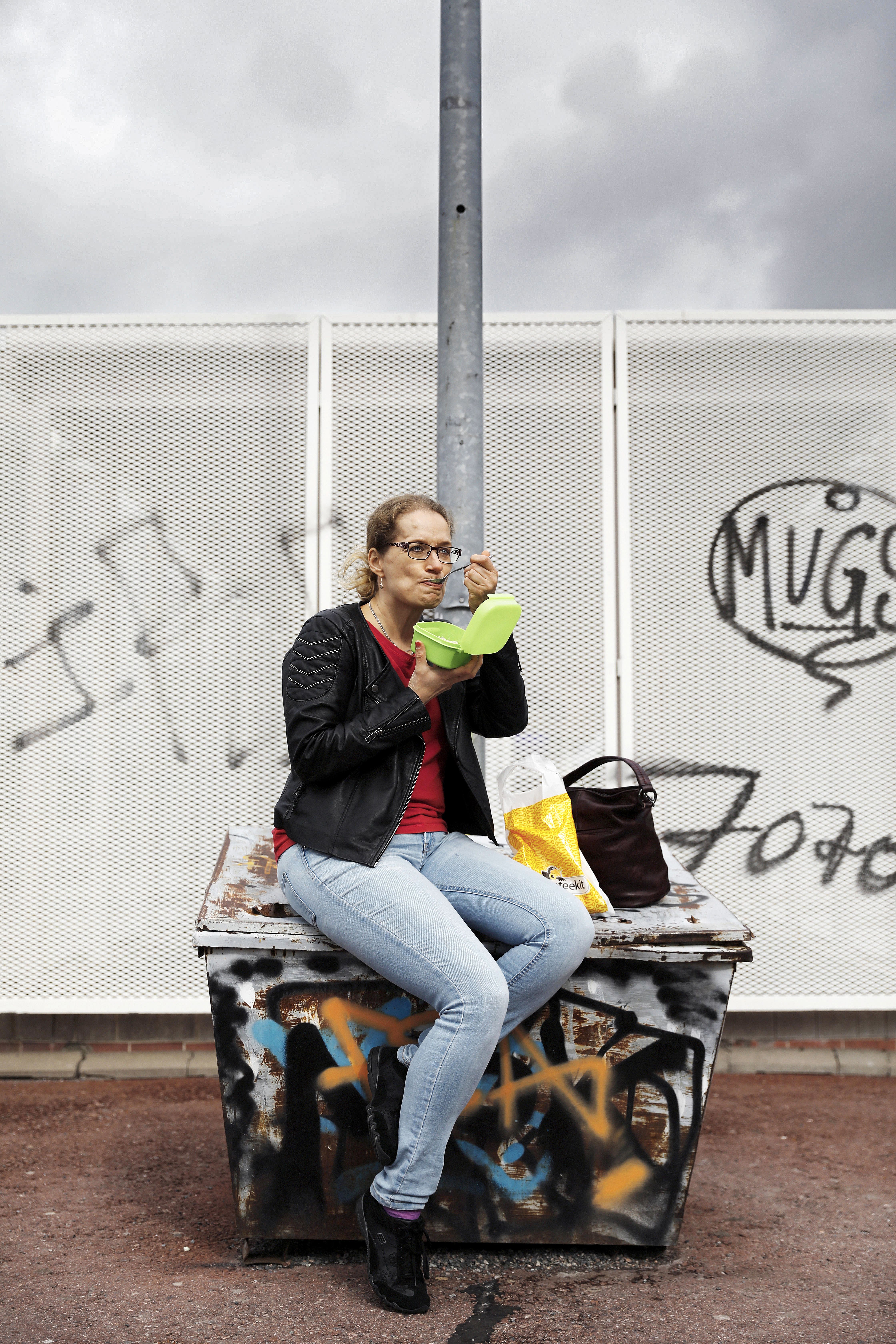 Aamupuuro asemalla, sitten junaan ja töihin.