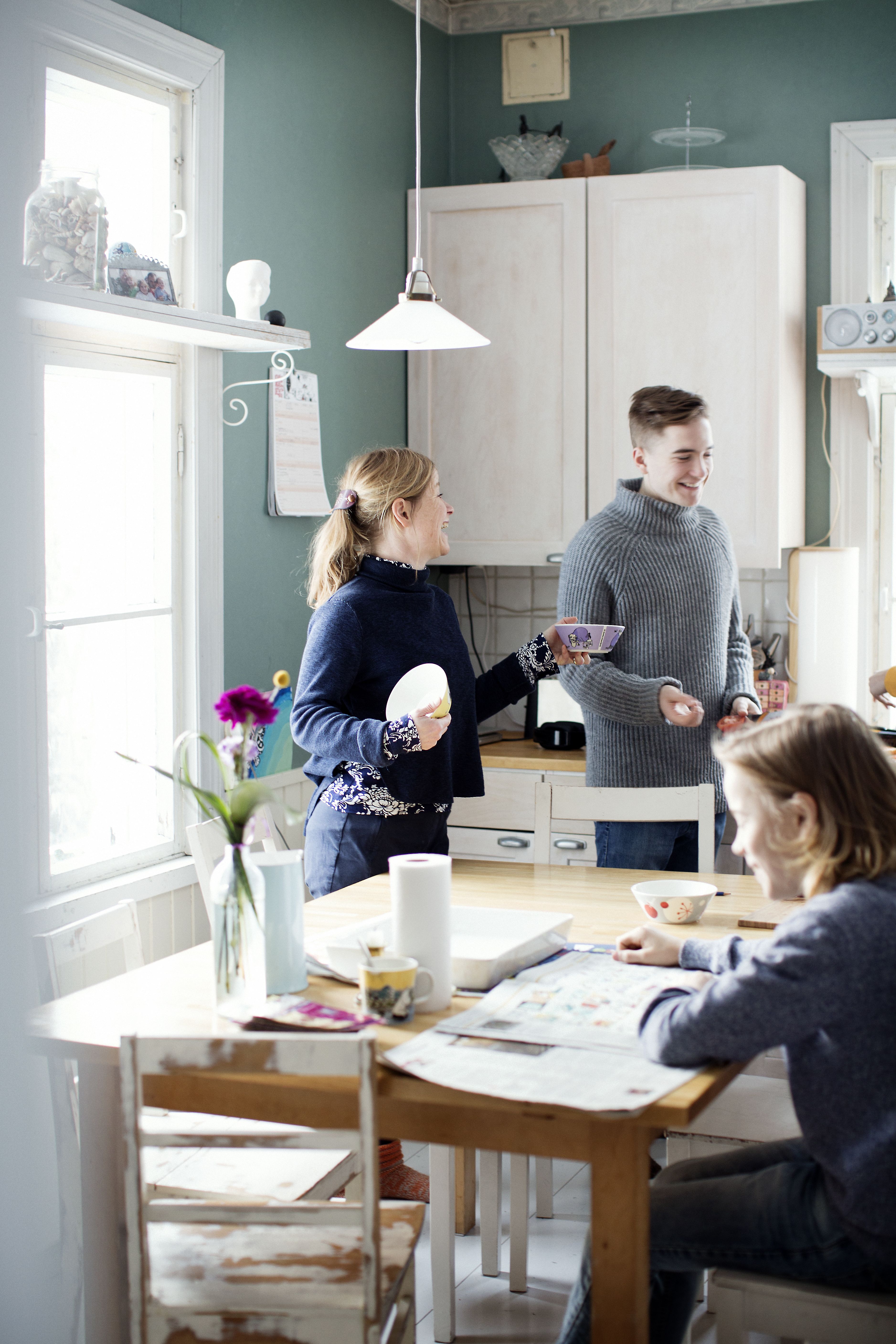 Joskus haaveilen, että suhtautuisin asioihin tyynemmin. Kun lapset aamulla etsivät avaimiaan, olisin vain, että jaahas. Tässä iässä ei kuitenkaan enää kamalasti muutu.