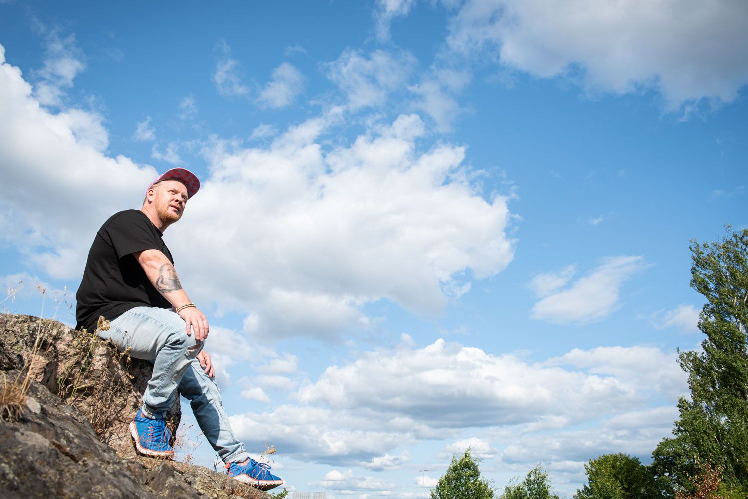 ”Olen aina ollut herkkä, ja tunne-elämäni on vuoristorataa. Halusinpa tai en, aistin paljon muista ihmisistä jo ennen kuin he ovat avanneet suunsa”, Lasse sanoo. 