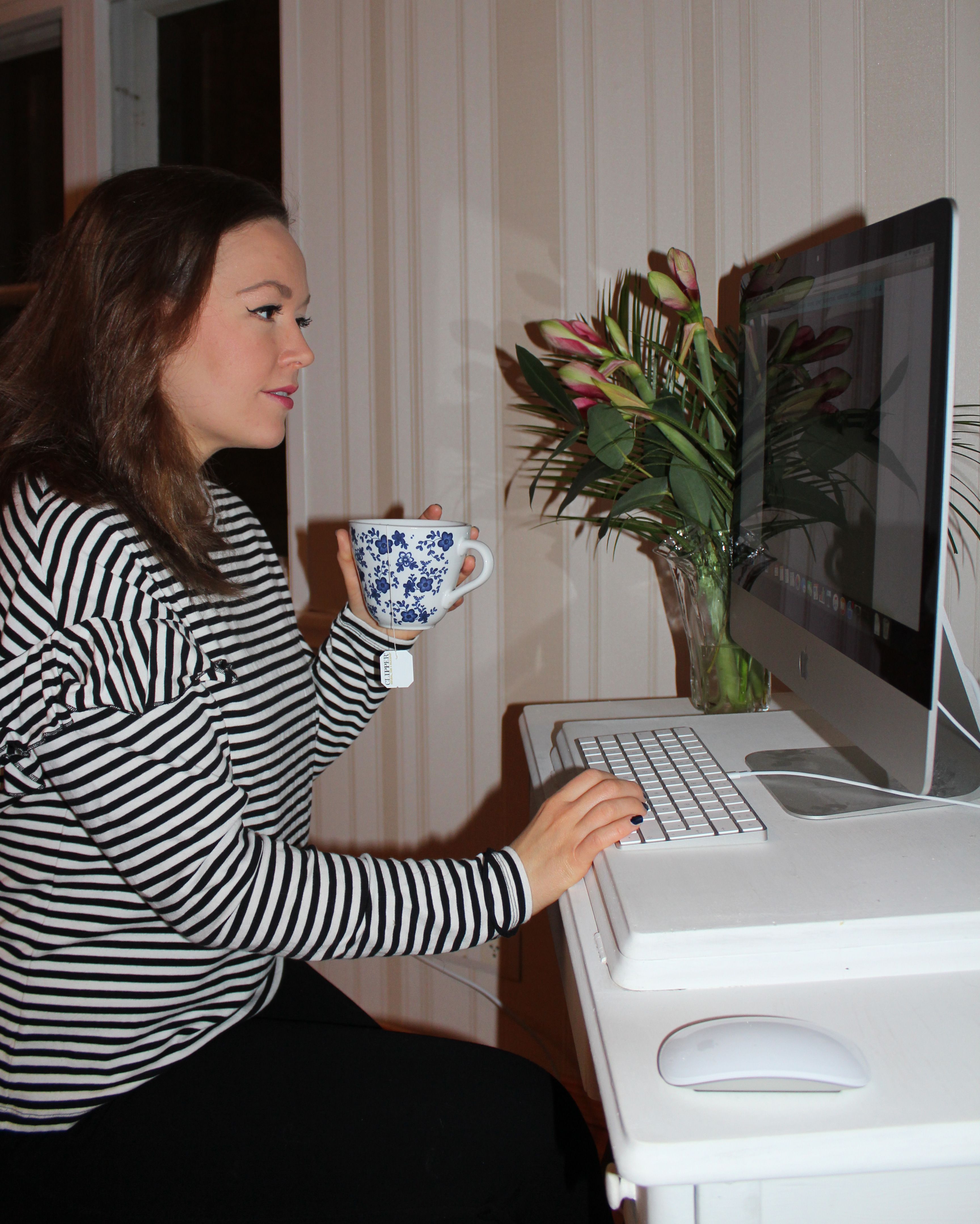 "Aina voi ottaa parempia kuvia ja kehittyä kirjoittajana", sanoo Elämää Siskolassa -blogia pitävä Hilla Kauhanen.