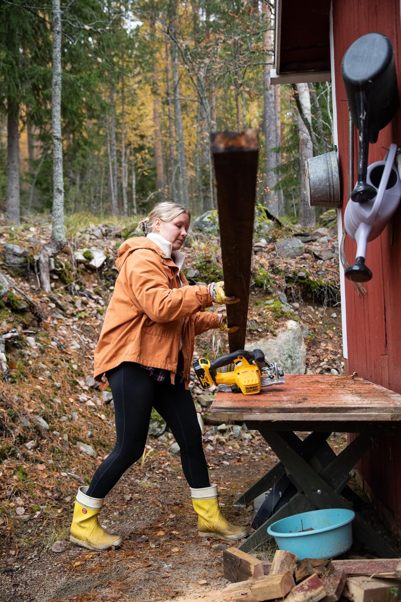 Ensin mökillä käyminen yksin ahdisti Riinaa. ”Nykyään pystyn jo nauttimaan siellä olemisesta.”