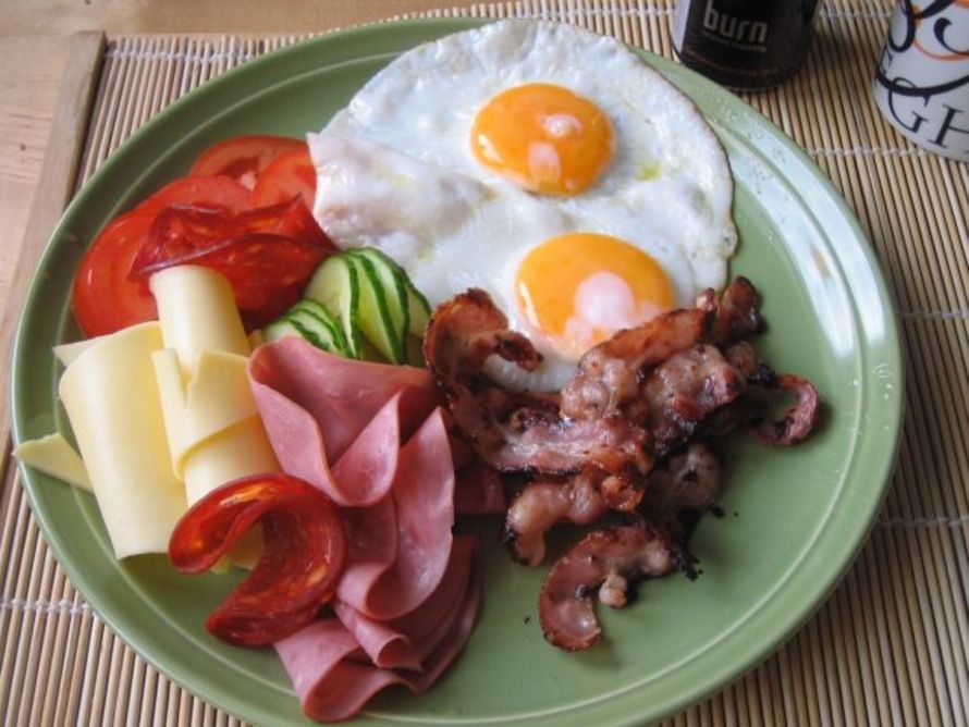 Tuollaista vaihtelevasti: tuorejogurttia, tuoretta leipää jne. - Joo