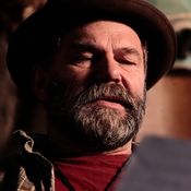 Kodin Kuvalehti/Joukko Varpaisillaan