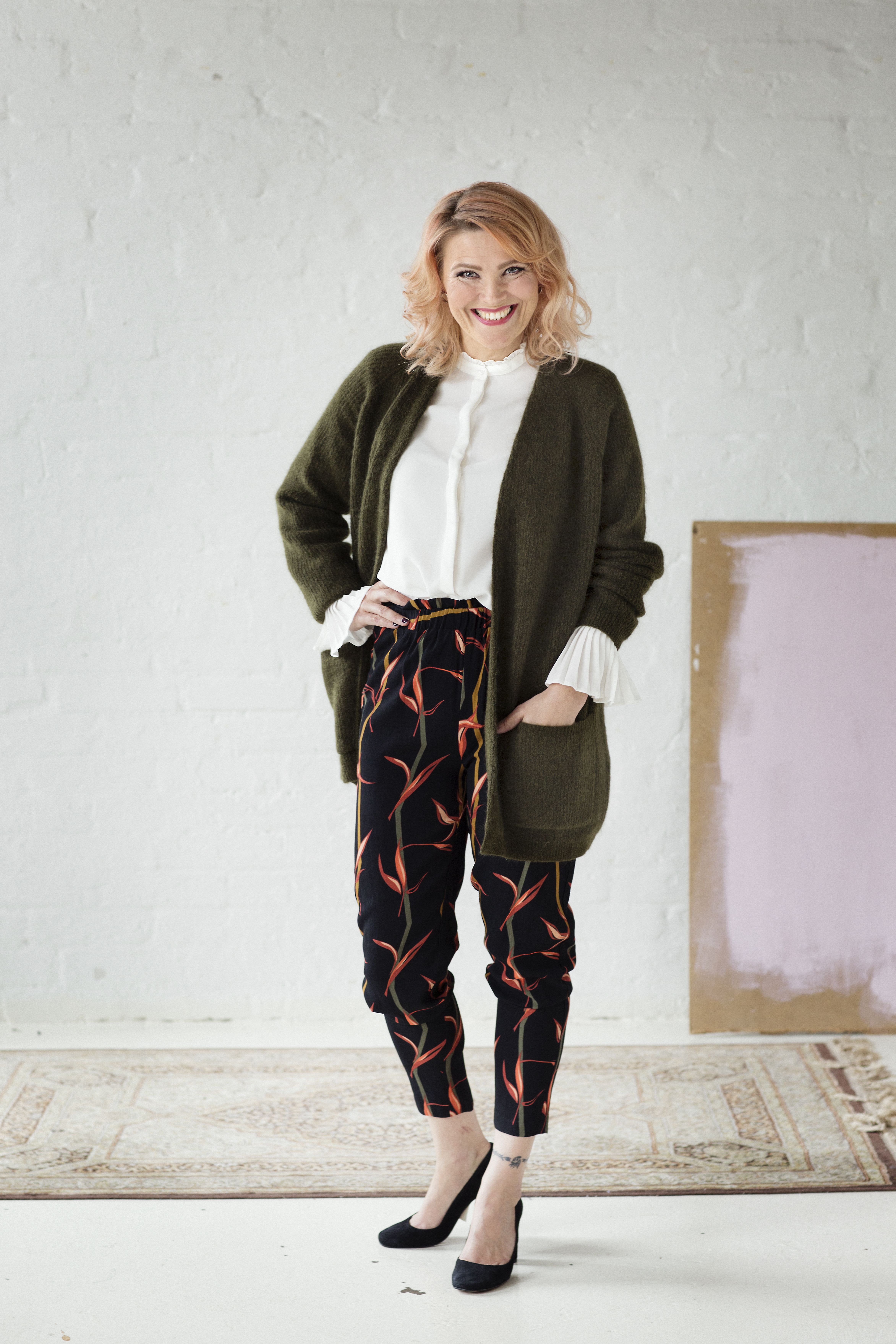 Rahoitusasiantuntija ja liiketoimen kehittämisen opiskelija Leena Rankila asuu Hattulassa miehensä kanssa. Perheeseen kuuluvat myös 21- ja 19-vuotiaat tytöt. Koko perhe nauttii yhteisistä kaupunkilomista.