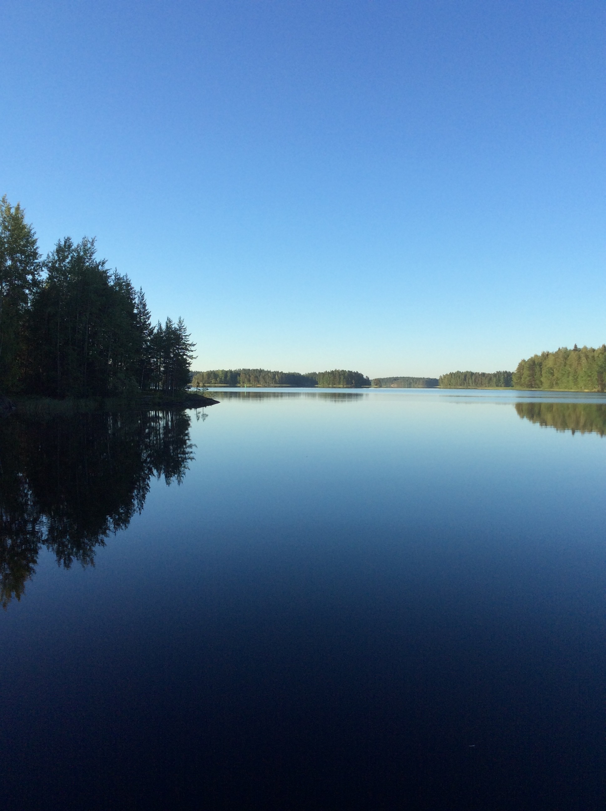"Kuva on Suvasvedeltä, meidän laiturilta itään päin katsottuna." – Eikka