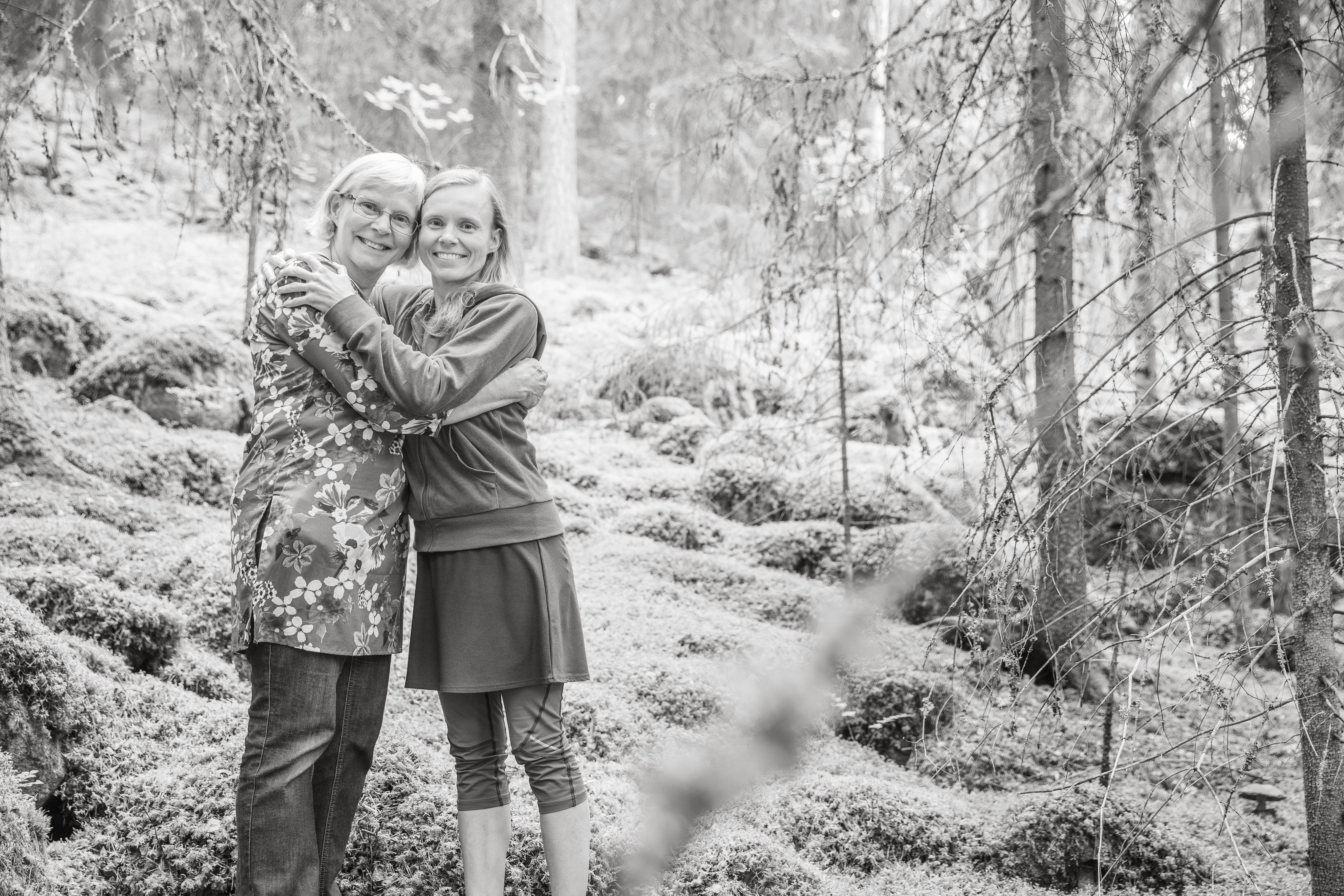 ”Äiti auttaa aina, kun joku ei pysty puolustamaan itseään”, Anni sanoo Outi-äidistään, jolta hän on perinyt myös rakkauden kirjoihin ja luontoon. 