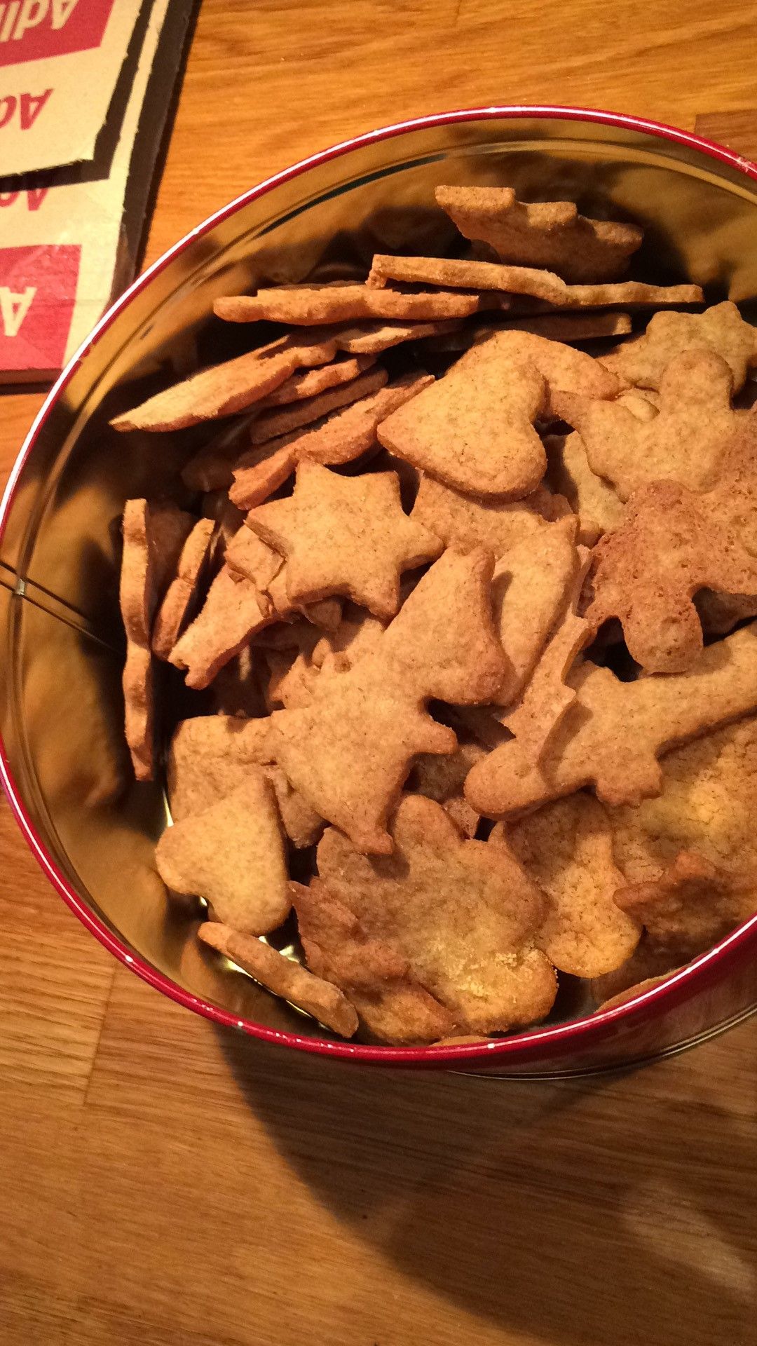 Tattarijauhosta tuli pipareihin vinkeä, mausteinen aromi.