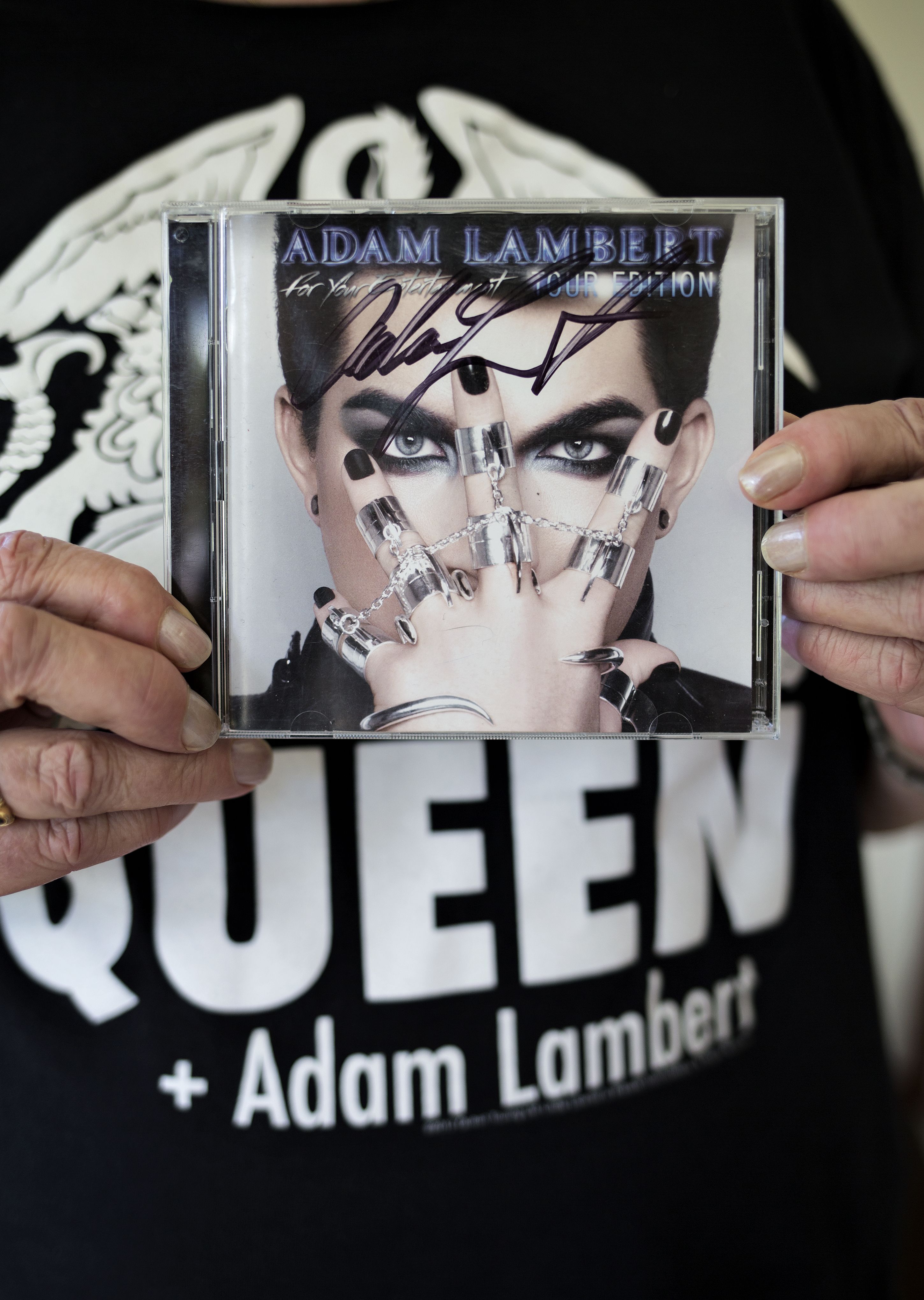 Sain Adamin nimikirjoituksen tähän CD-levyyn Meet &amp; greet -tapaamisessa. Samalla sain myös tuijotella häntä suoraan silmiin, halata ja olla taas hetken kainalossa.