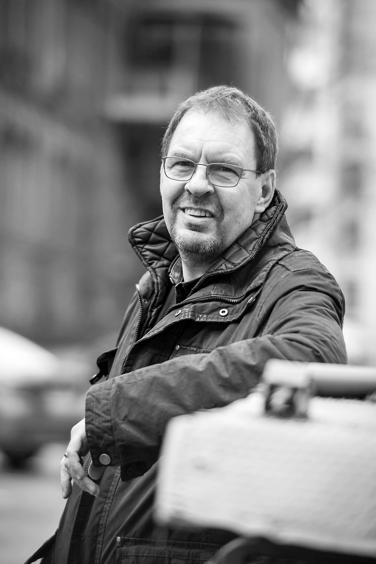 Valkealalainen Erkko Vuorensola, 59,&nbsp;on seurakuntayhtymän verkkoviestintäsuunnittelija. Vapaa-ajalla hän valokuvaa, kuuntelee jazzia ja sanoittaa muusikkoystäviensä kappaleita. Hänellä on kolme lasta.