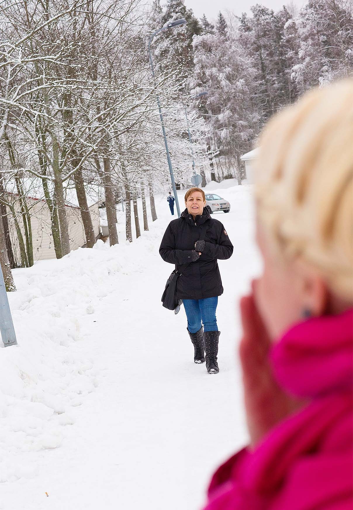 Kun avunpyyntö tulee, Katja Haikonen ja Eve Huhtanen menevät perheen luokse mahdollisimman pian 