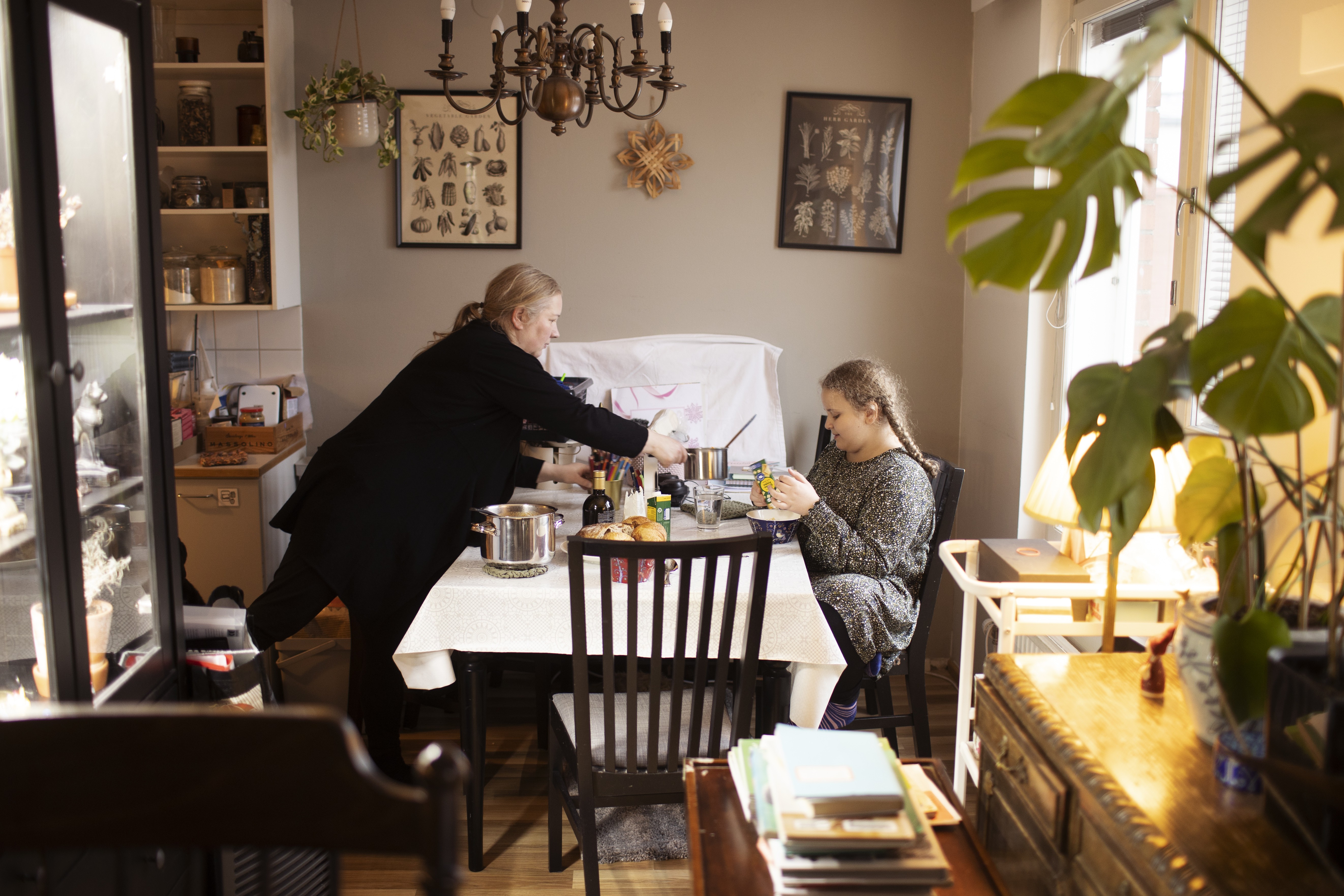 Jo vauva-aikana Johanna-äiti osasi oli epäillä, että Aida olisi neuroepätyypillinen lapsi eli nepsy. Nepsyllä viitataan ihmiseen, jolla on aivotoiminnan rakenteellisia ja toiminnallisia poikkeavuuksia, kuten adhd tai autismi.