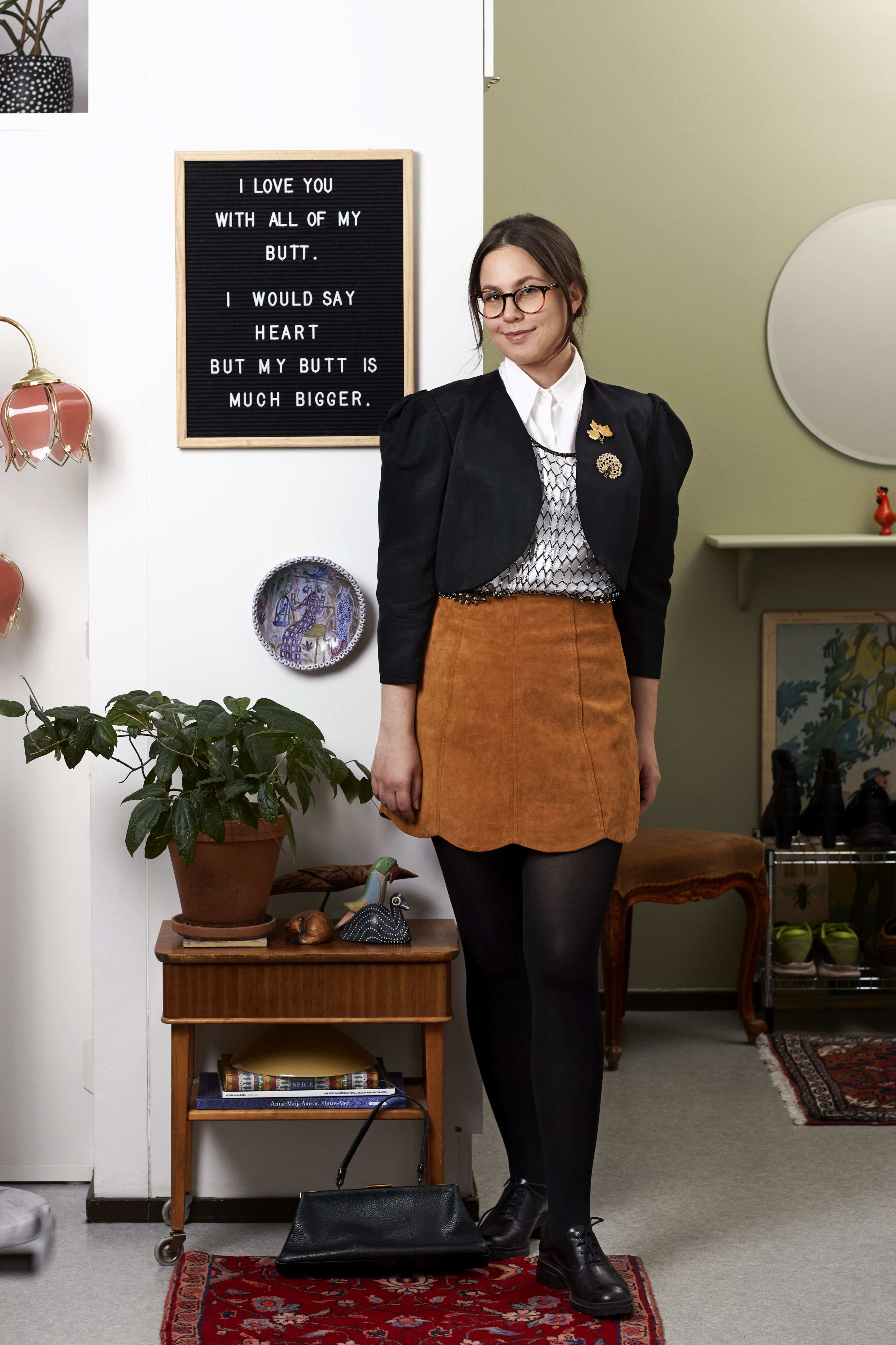 Fida pitää mokkahameen, pikkutakin ja liivin leikkisästä yhdistelmästä.