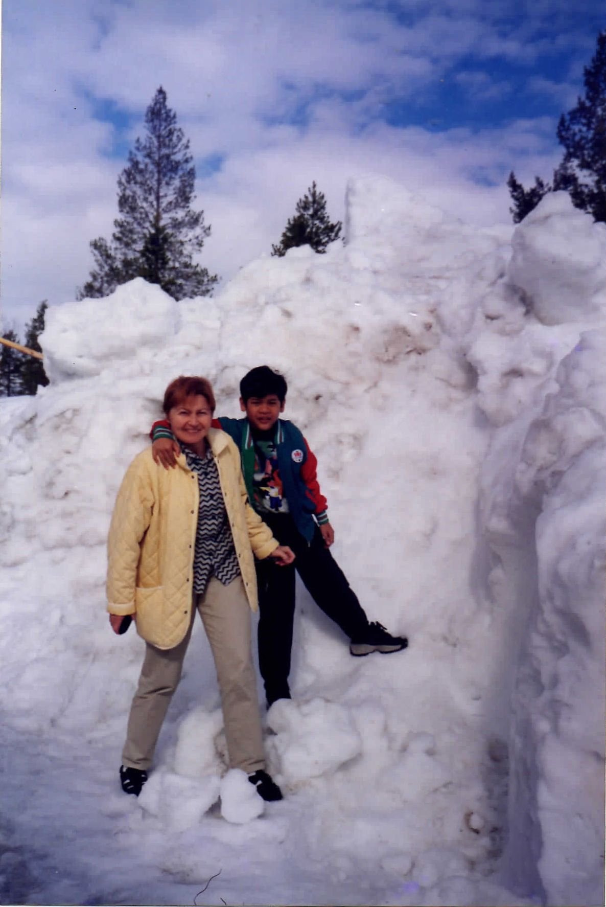 "Moses-poikani pääsi ensimmäisen kerran Suomeen vasta 12-vuotiaana", Marianne kertoo. Nyt Moses on 26-vuotias.