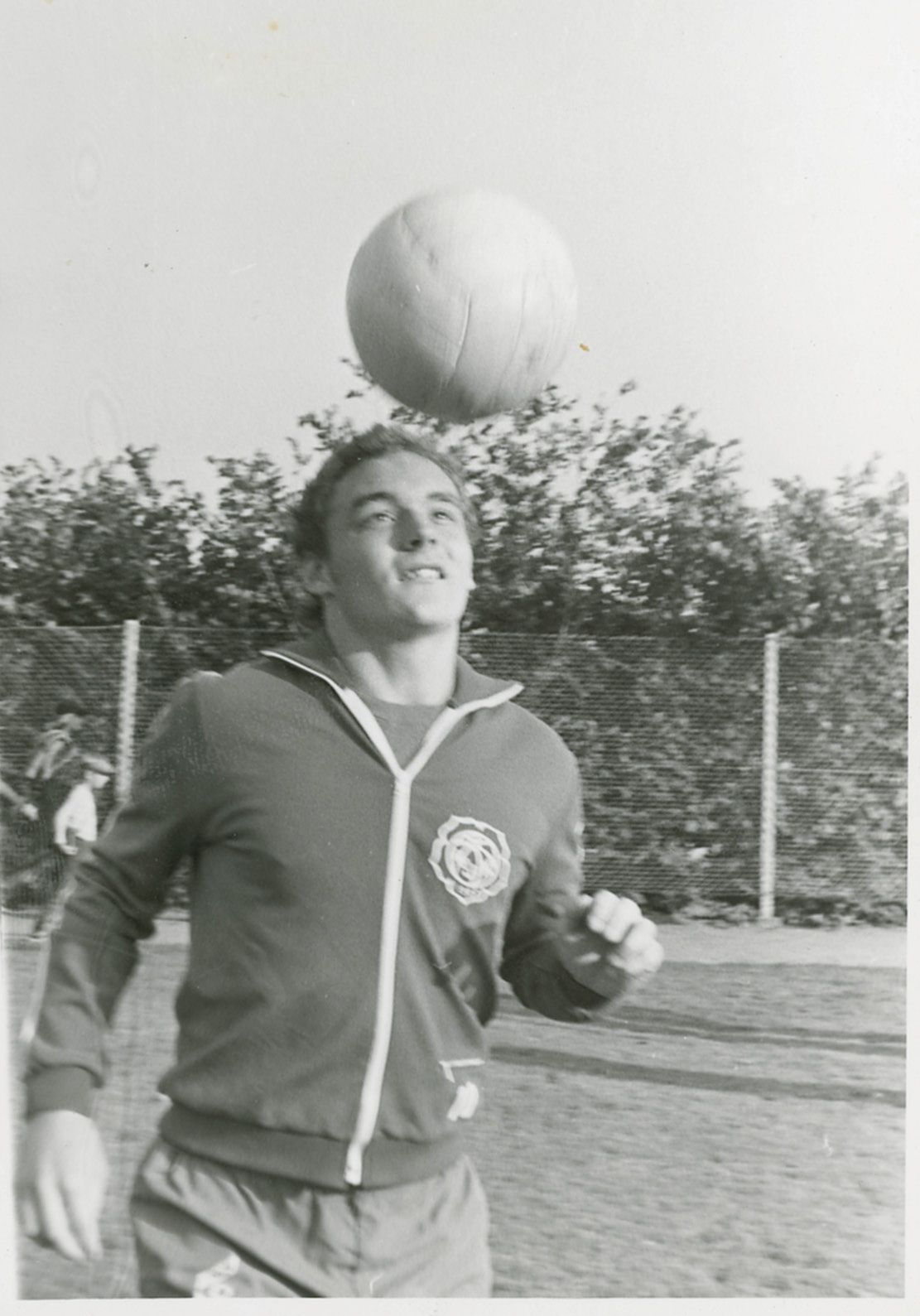 HJK:n edustusjoukkueeseen päässyt nuori Atik Helsingin Pallokentällä vuonna 1976.