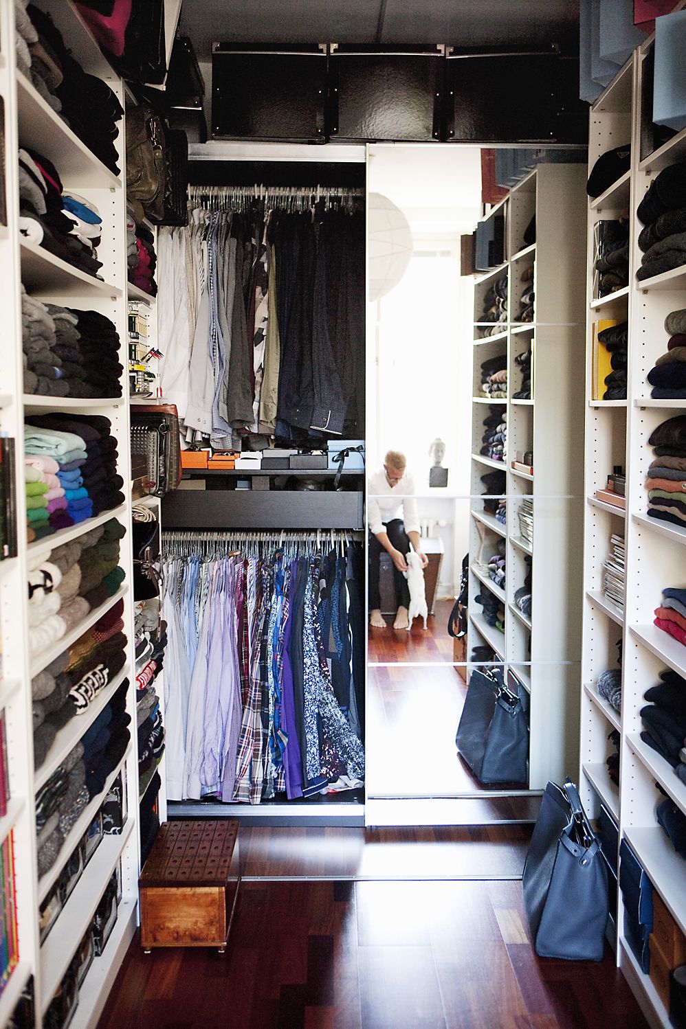 ”Ostan ihan tavallisia vaatteita Zarasta, Selected Hommesta ja Cosista. Merkkivaatteita kerään pikkuhiljaa.”