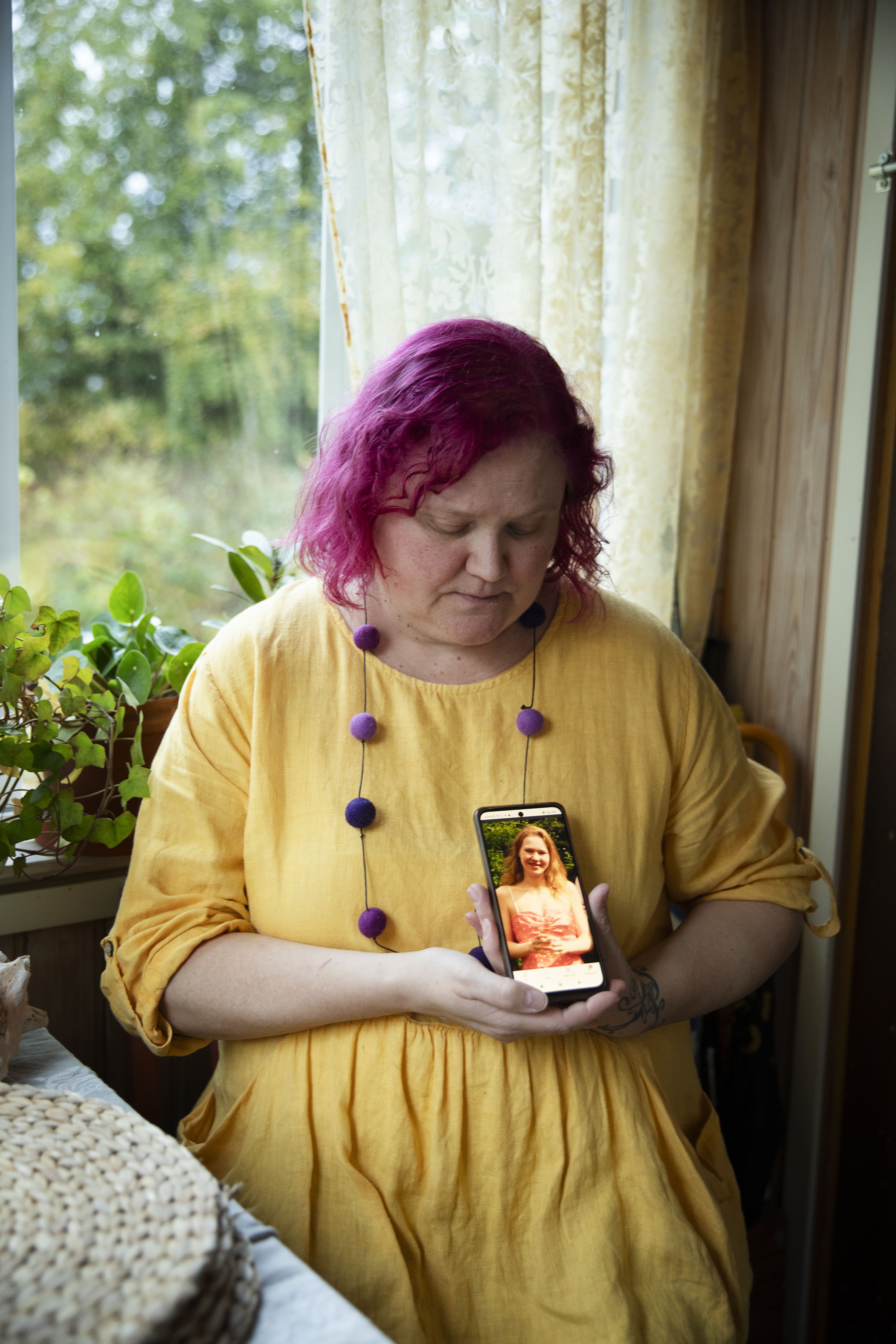 Milja ja Sini juttelivat maaliskuun viimeisenä iltana vuonna 2022. Silloin Sini soitti äidille. ”Sanoin, että ihana nähdä. Sini vastasi, että on ikävä jo.”