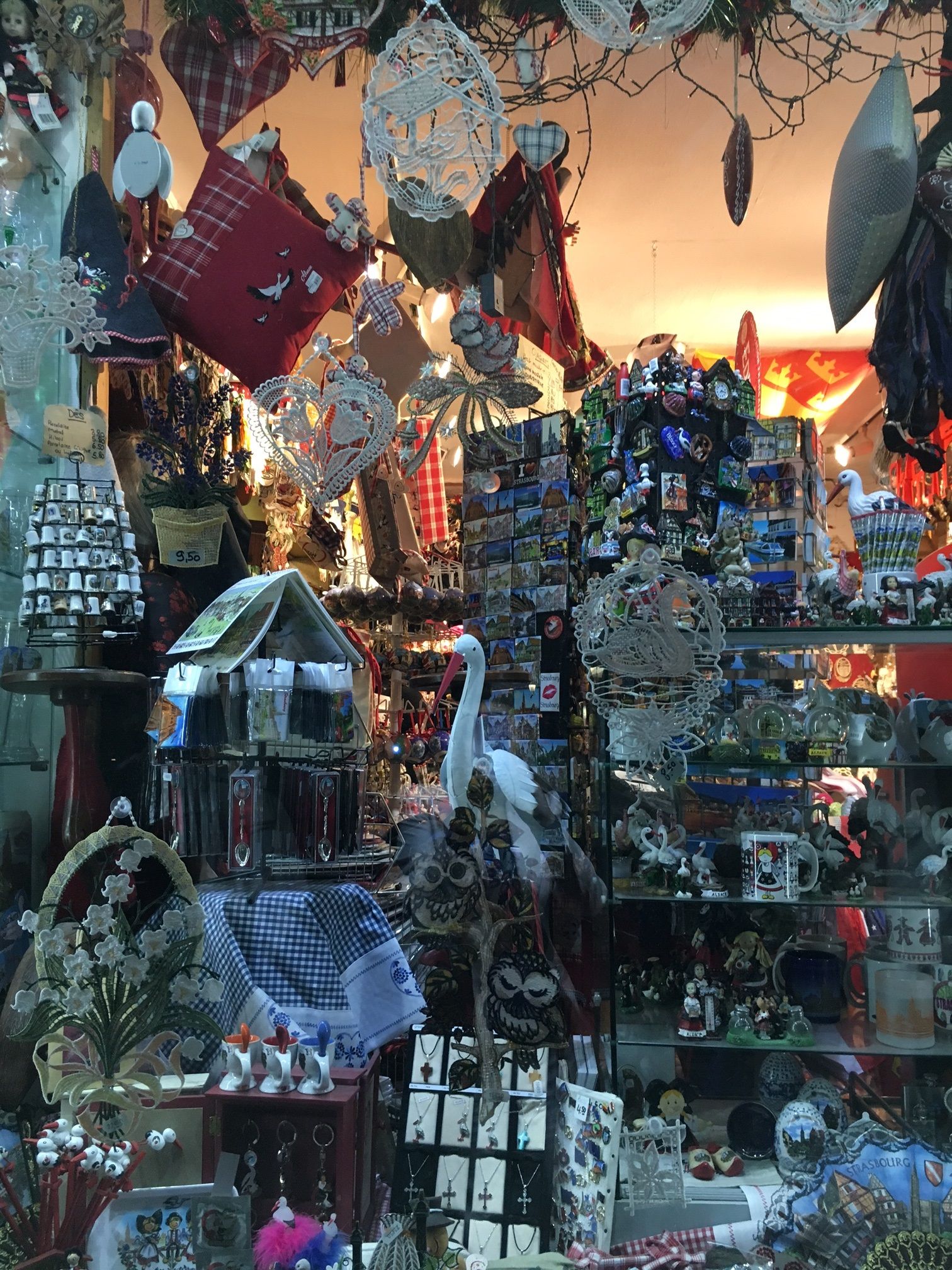 Ikkunaostoksilla ihailin taidetta.