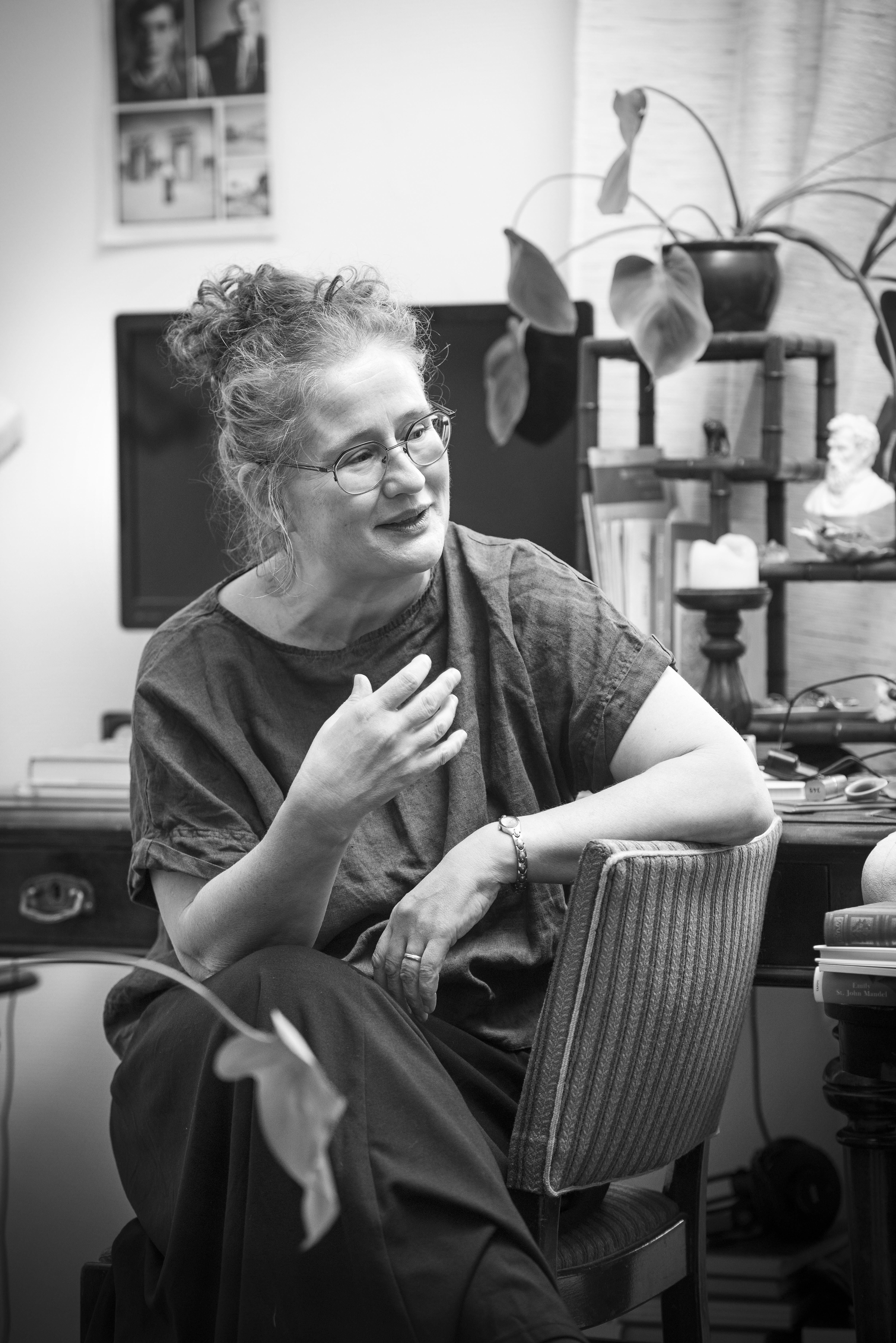 54-vuotias kirjailija ja toimittaja Pirkko Soininen asuu Turussa puolisonsa kanssa. Hän on myös mummi Miskan isosiskon Henrietan lapselle.