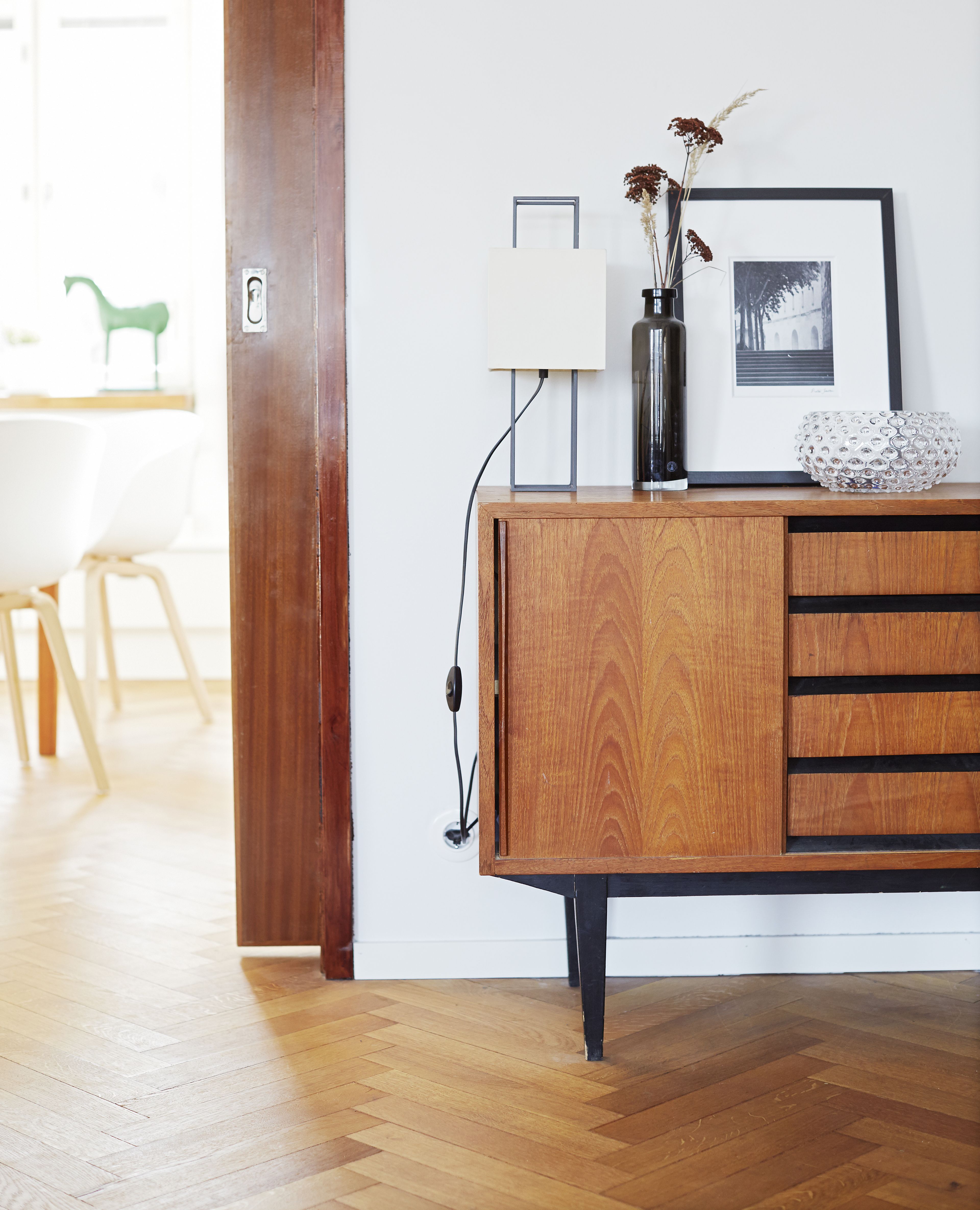 Liukuovelliset senkit säästävät tilaa pienestäkin asunnosta. Kuva Päivi Anita Ristell