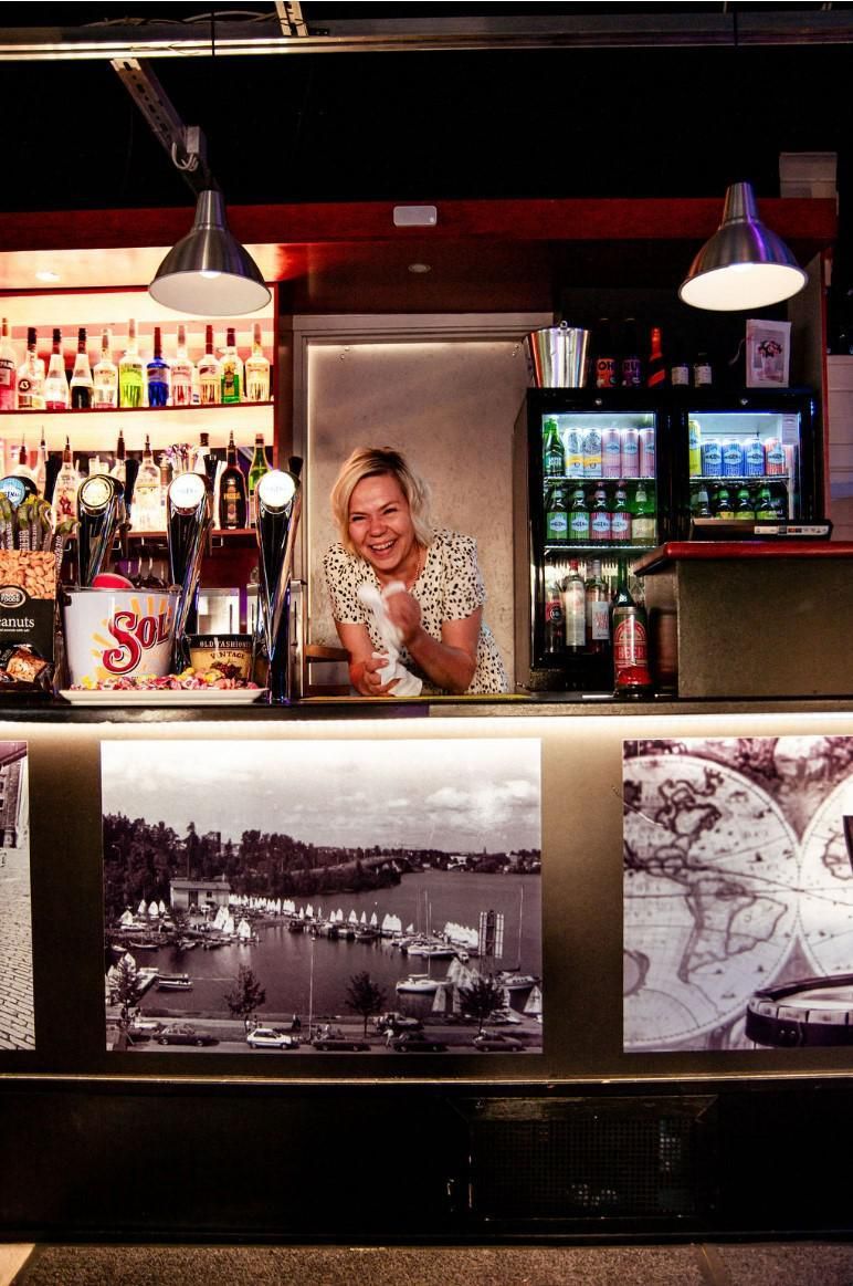 Kun Erjan lähipubi Savonlinnassa etsi uutta omistajaa, Erja tarttui toimeen. Nyt hän on pyörittänyt Pub Miekkoniemeä jo nelisen vuotta.