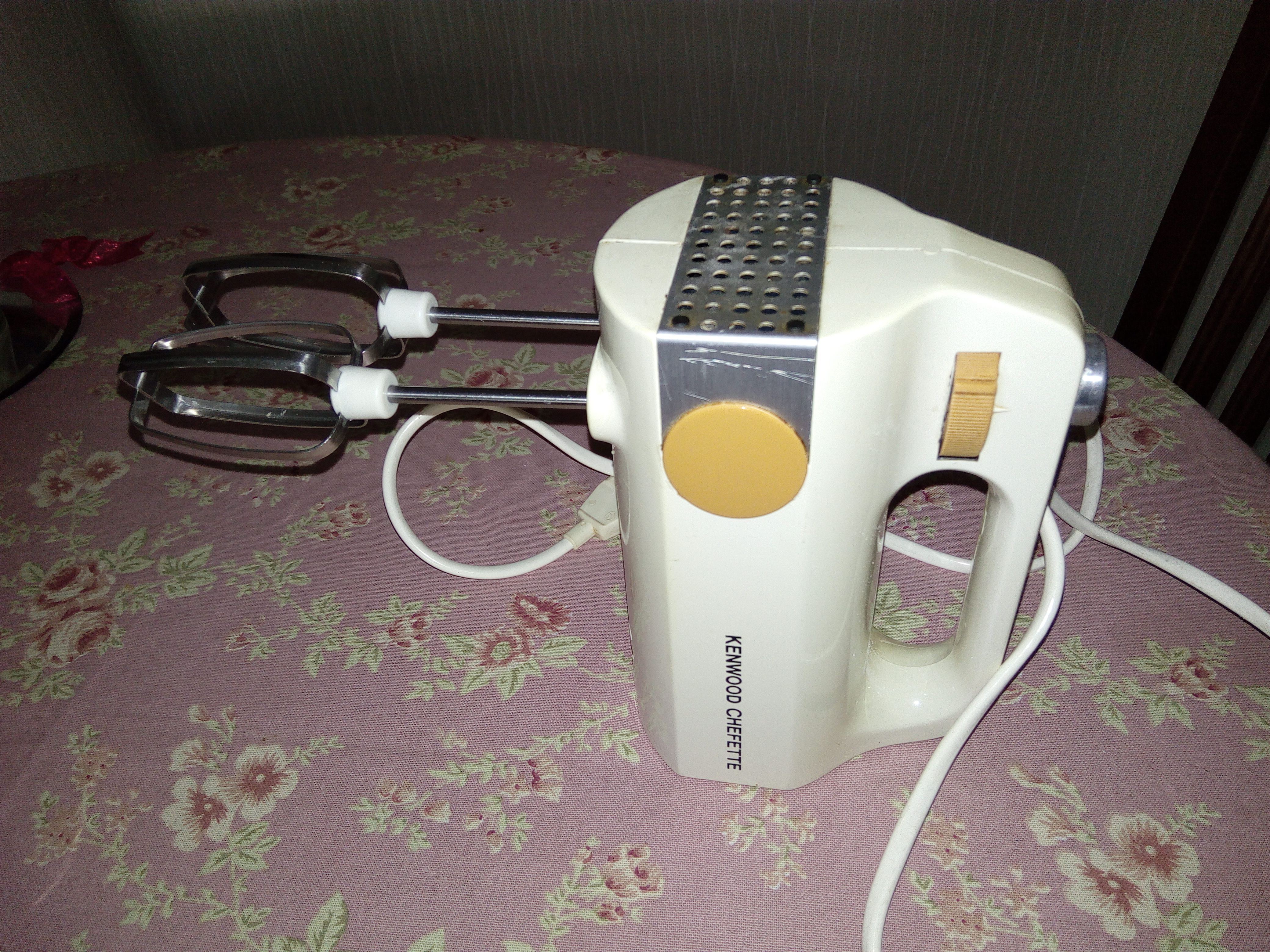 "Tämä vanha vatkain on lempikoneeni, se on palvellut minua vuodesta 1973. Toimii edelleen moitteettomasti, ei ole tarvinnut korjauksia." – Lilli