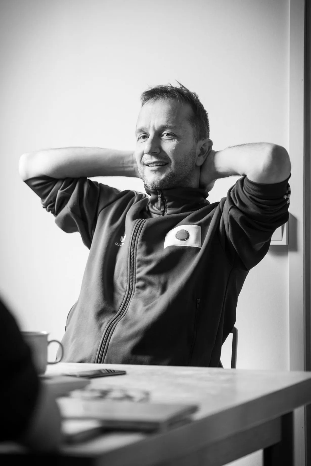 Heikki Valkama on 48-vuotias kirjailija, podcast-juontaja ja Yle Uutisten sisältöpäällikkö. Heikki on kirjoittanut useita Japani-aiheisia matkaoppaita ja ruokakirjoja. Heikki asuu Helsingissä puolisonsa ja kahden lapsen kanssa.