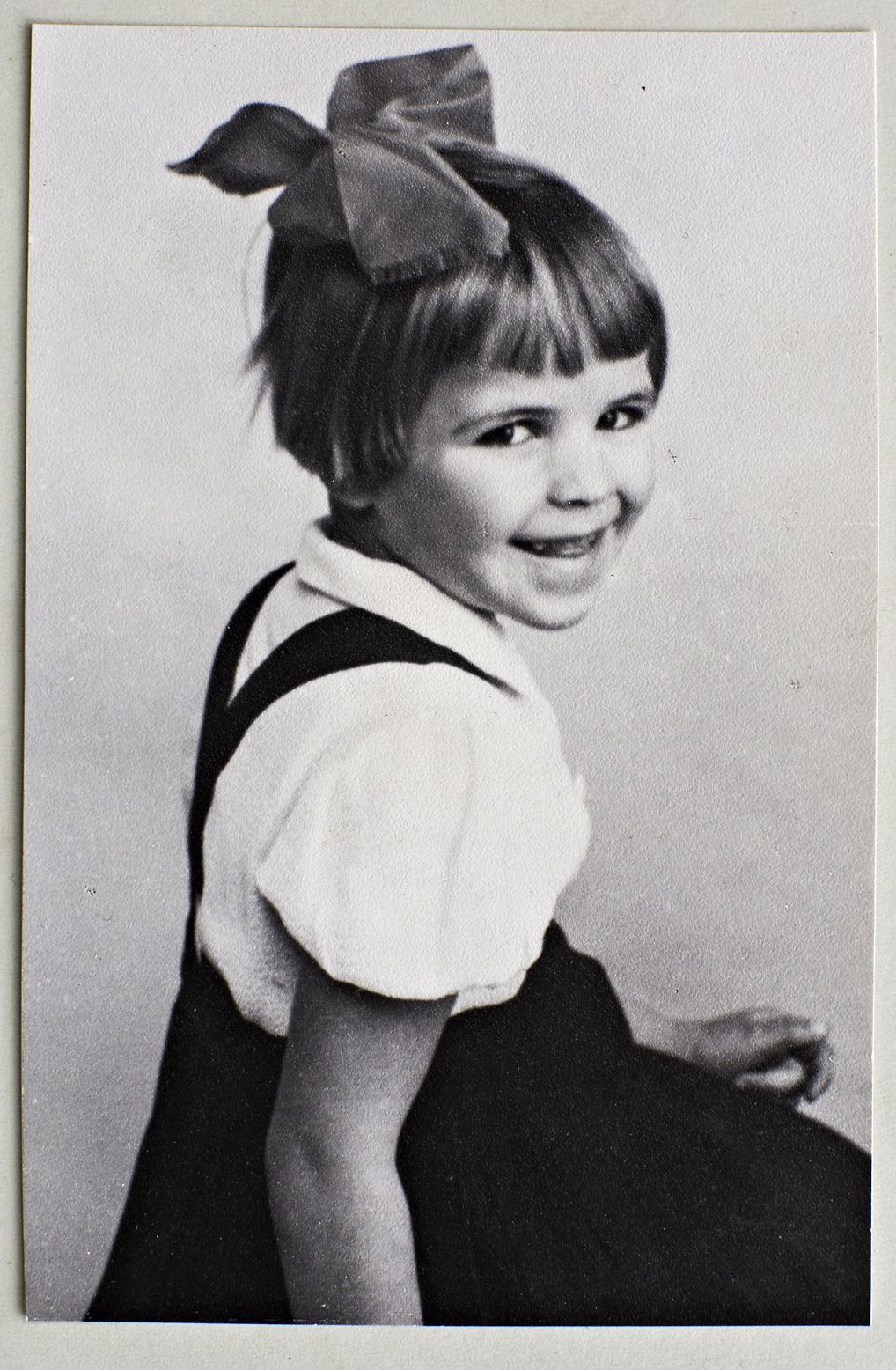 Nelivuotias Tuula rakasti satuja ja kepposia.