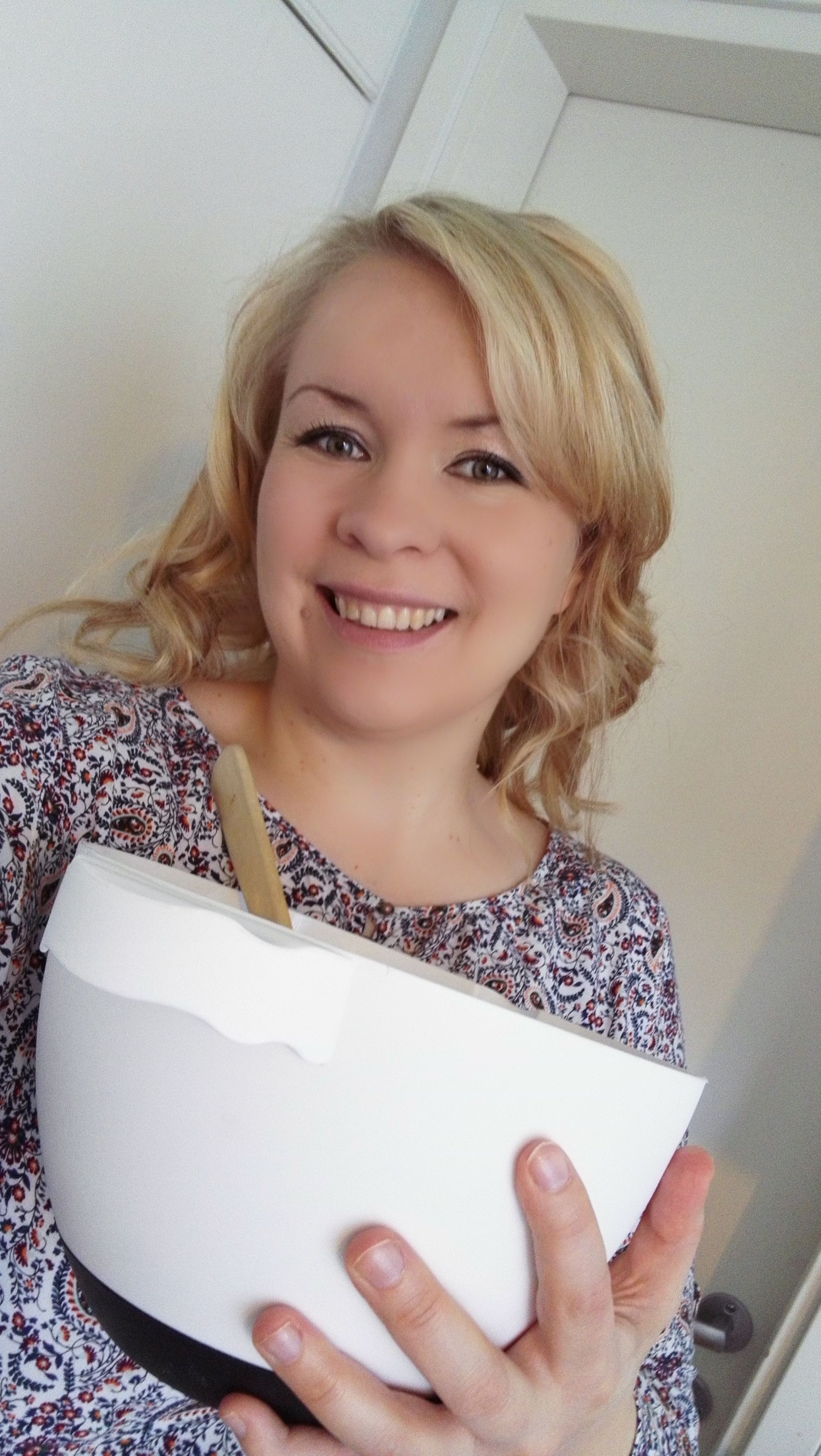 "Meillä kotona kuuluu aika usein kysymys: ”Eikö me voida koskaan syödä mitään ilman, että siitä otetaan kuva”. No, ei voida. Heh!”, nauraa Mari Pöysti.