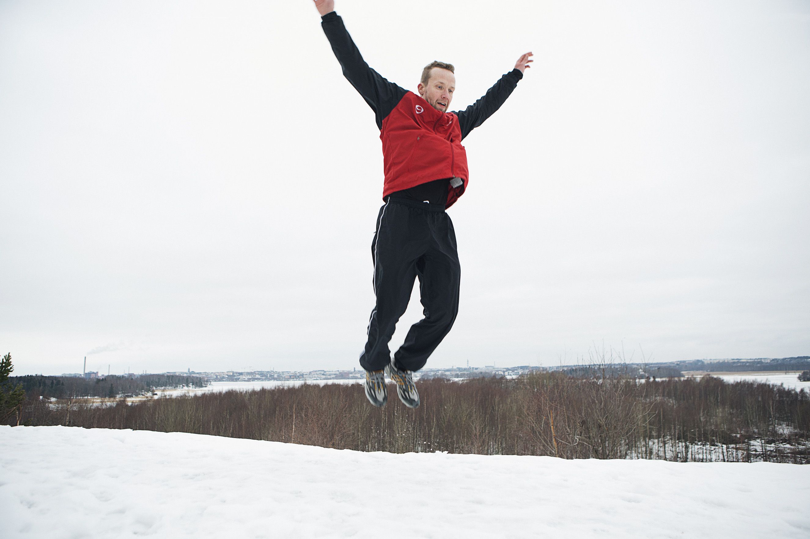 Enää Petteri ei pelkää, että luominen loppuu kun juominen loppuu. ”Etukäteen mietin, voiko käydä niin, että luovuus tarvitsee ajoittaista pään nollausta alkoholilla. Kävikin niin, että energiaa ja ideoita oli vielä vähän enemmän.”