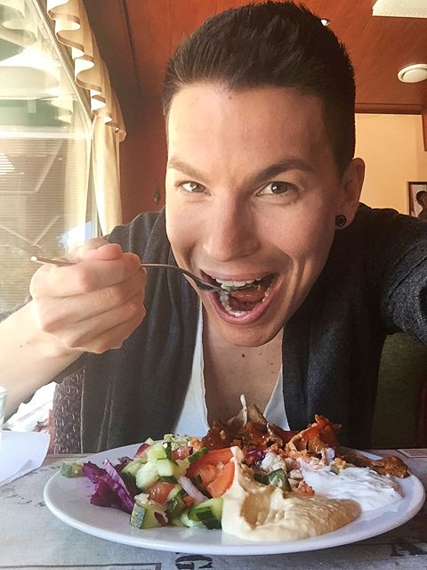 Välttelen hiilihydraatteja arkena.