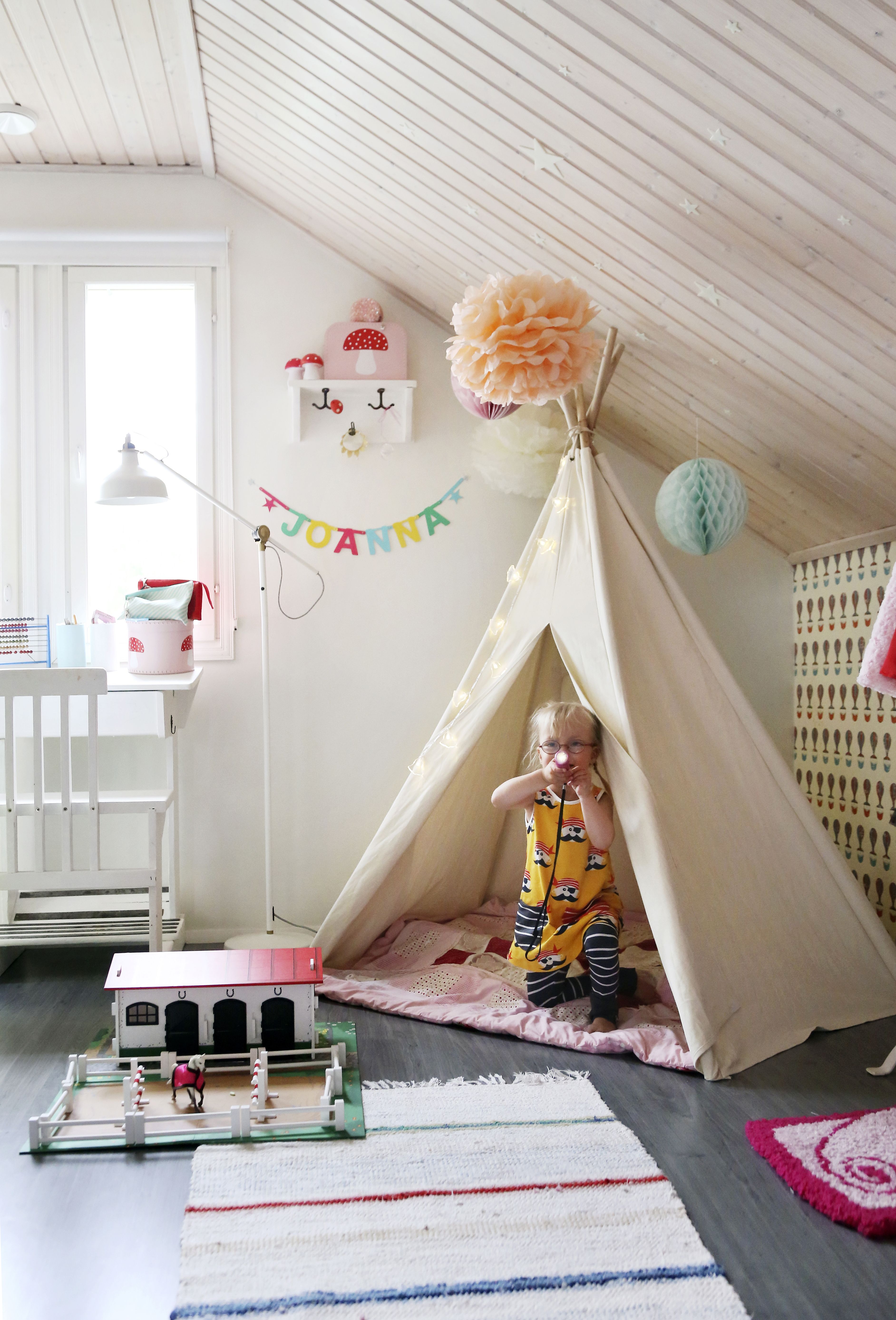 Kukapa lapsi ei rakastaisi omaa majaa? Tiipii on Granitista.