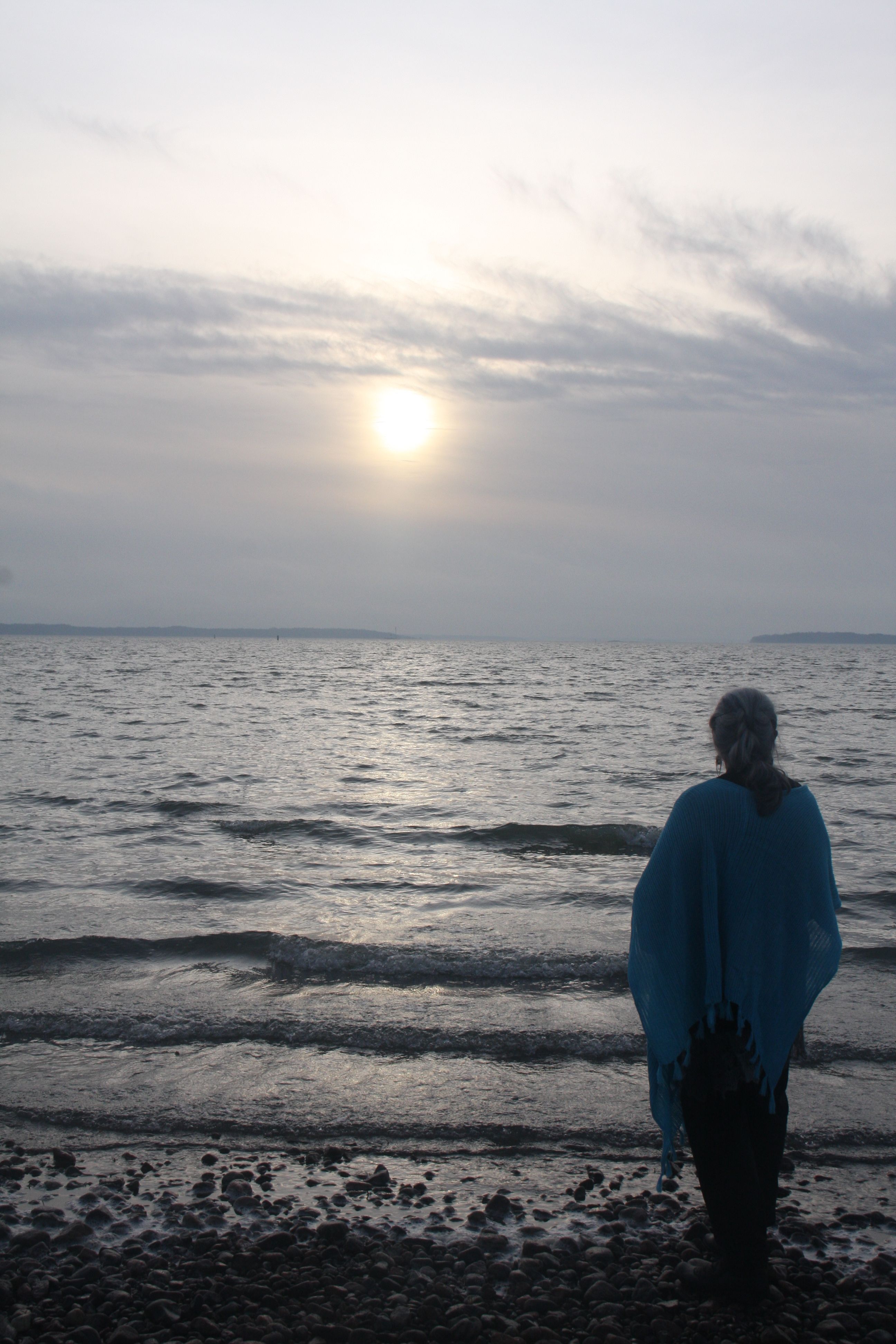 Tästä kuvasta on tullut Päiville erityisen tärkeä. Meren aallot näyttävät askelmilta. Taivaan portaat? Lasten askeleet?