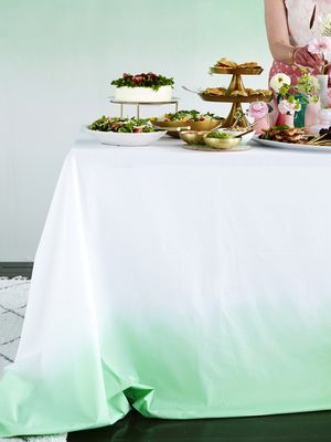 Liukuvärjää pöytäliina trendikkäästi