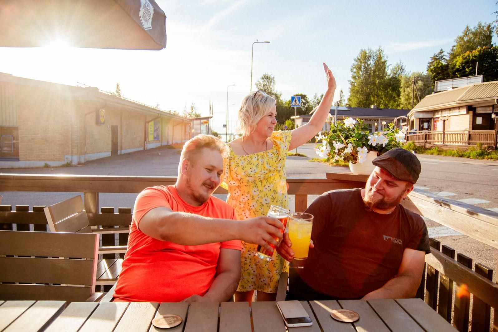 Moni asiakas on tullut Erjalle vuosien saatossa tutuksi. "Täällä jaetaan iloisia perhetapahtumia. Minut on kutsuttu muun muassa vauvakutsuille."