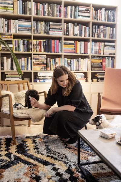 "Minulle ei ole tapahtunut mitään seksuaalista heräämistä, että hei, olenkin bi. Kumppanini sukupuolella ei ole ollut minulle koskaan mitään väliä”, Meri sanoo.