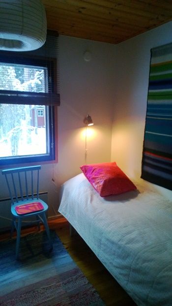 Jorma Huuhtanen 72-vuotias lääkäri, entinen kansanedustaja, ministeri ja Kelan pääjohtaja asuu Kuopiossa vaimonsa Marjatta Huuhtasen kanssa. Jorma on Kuopion palloseuran ja Kalpan kannattaja ja seuraa aktiivisesti lääketiedettä ja politiikkaa eläkkeelläkin. ”Marjatta aina valittaa, että iPadi on minulle läheisempi kuin rouva.”