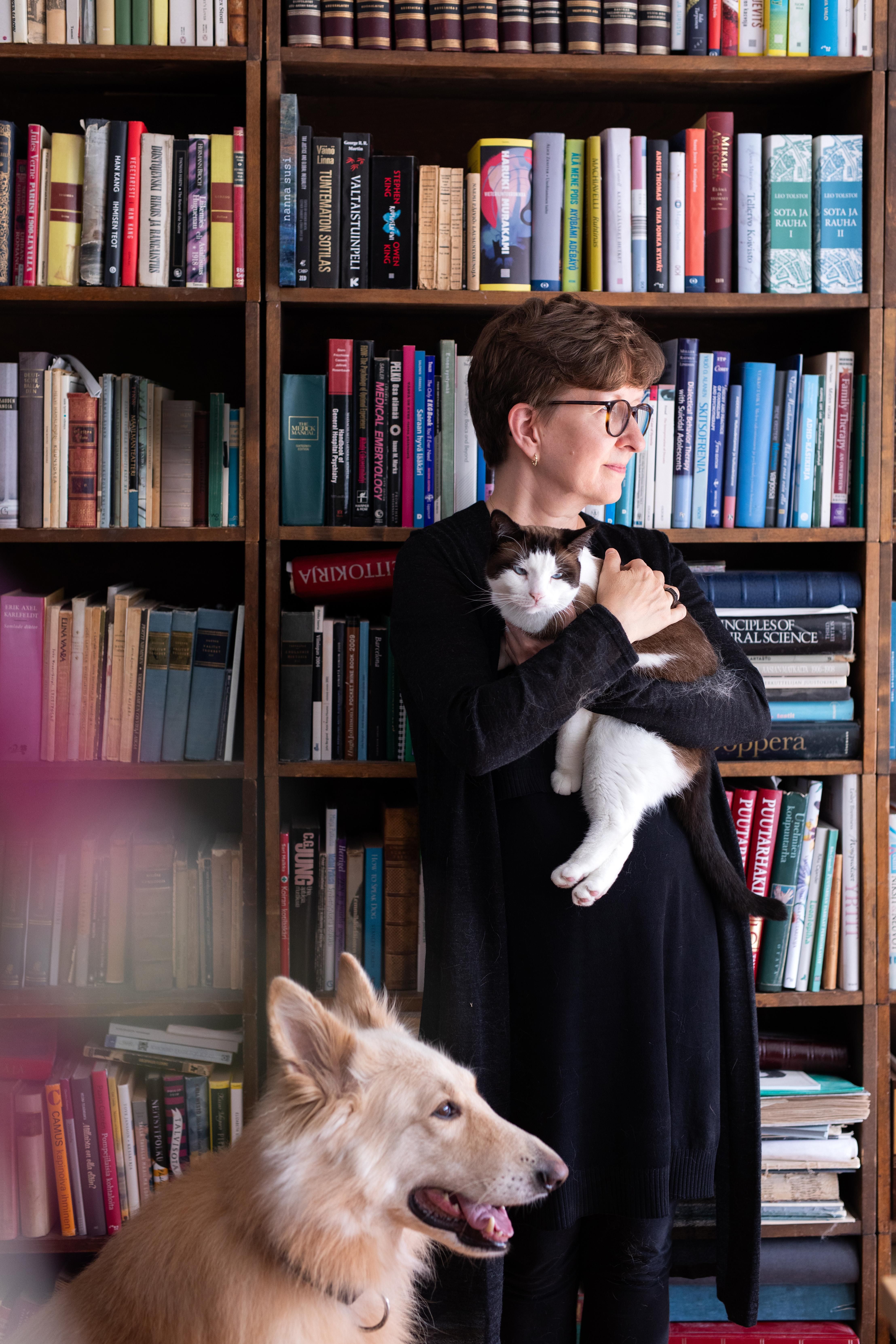 Sumu-kissa ja Kuura-koira ovat Minnalle rakkaita perheenjäseniä. ”Molemmat ovat seurallisia ja aina siellä, missä ihmisetkin.”