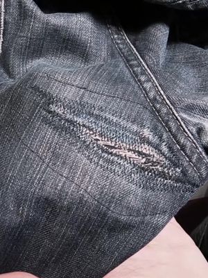 Suuri käsityö. Farkkujen paikkaus.