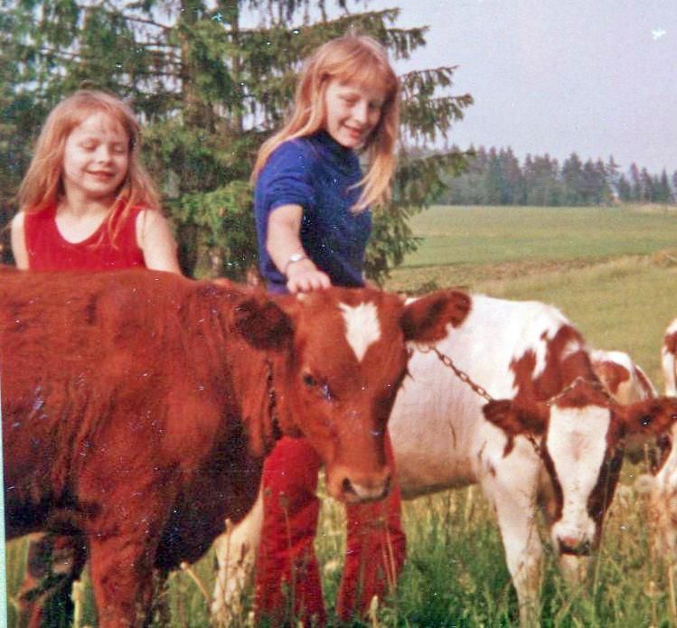 Kesäloma tarkoitti pitkiä työpäiviä kotitilalla. Vain sunnuntaina oli vapaata.