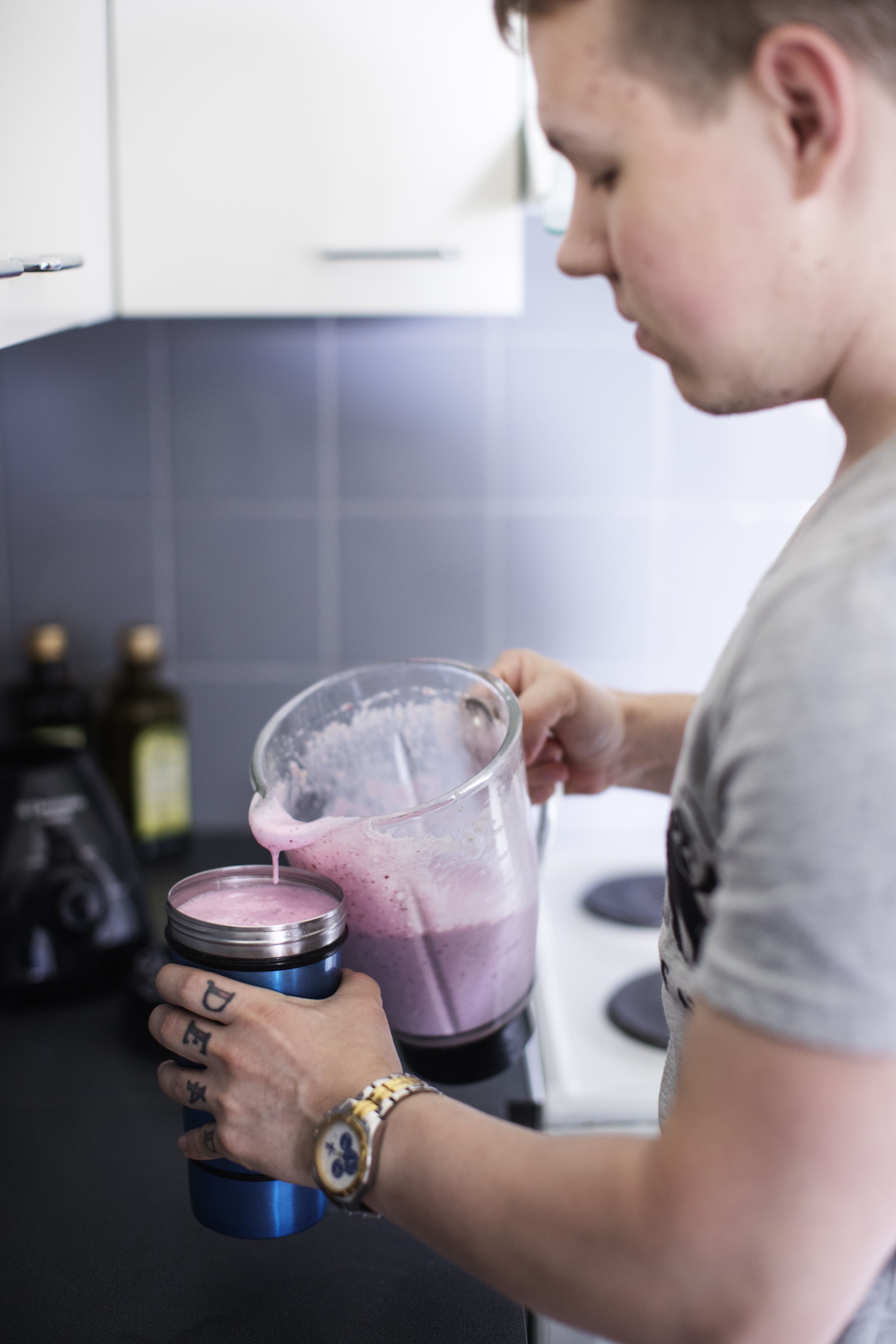 Joka aamu aamupalana on smoothie. "Se sopii aamuihin, ei tarvitse jaksaa väsyneenä edes pureskella."