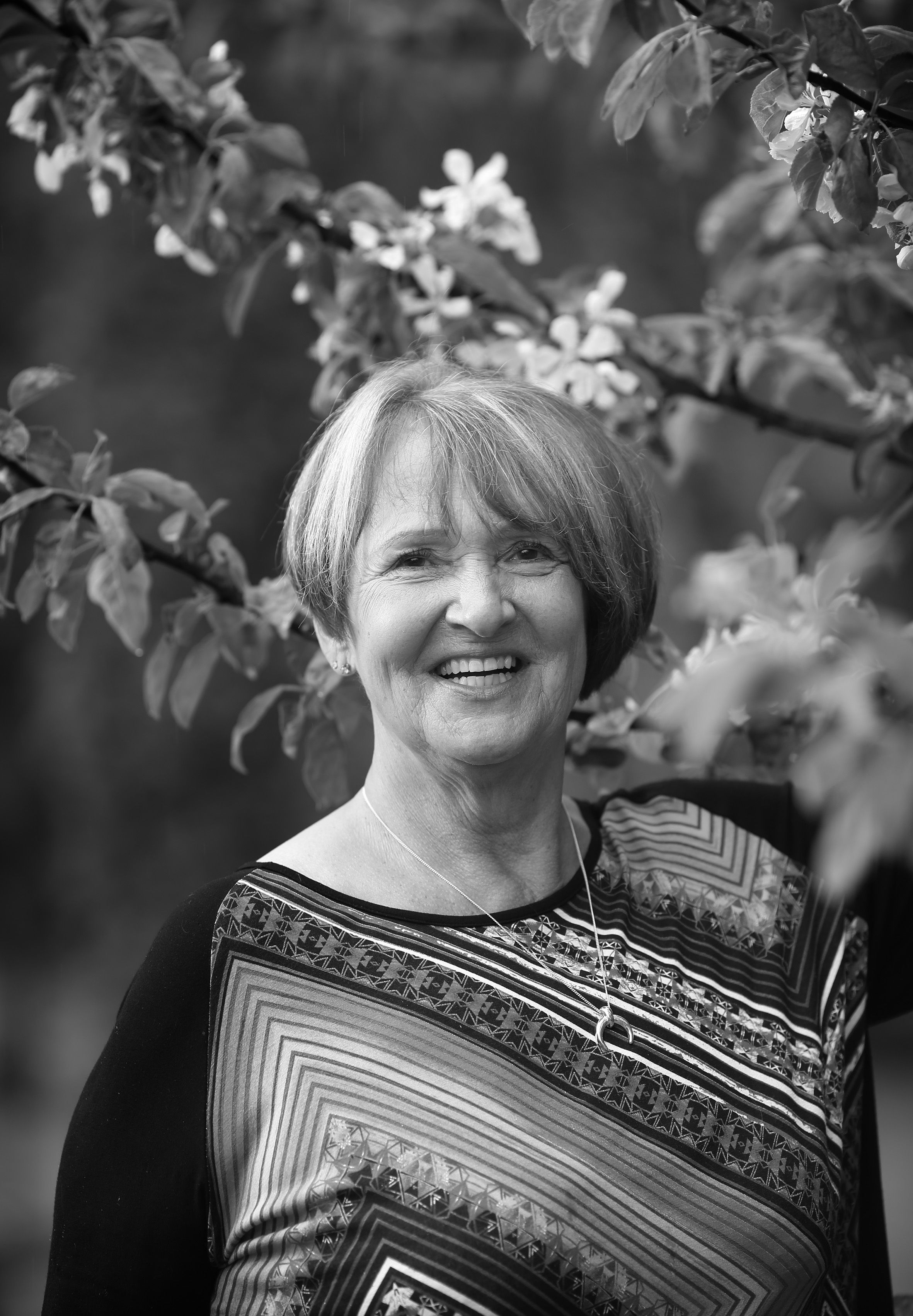 Marianna Wallinheimo on 70-vuotias eläkeläinen ja asuu Jyväskylässä. Sinuhen äiti teki pitkän uran yritysmaailmassa, ensin jääkiekkomailatehdas Torspon talousjohtajana ja toimitusjohtajana, sen jälkeen omassa valaisinyrityksessä nykyisen miehensä kanssa. Mariannan lempiharrastukset ovat uiminen ja pyöräily.