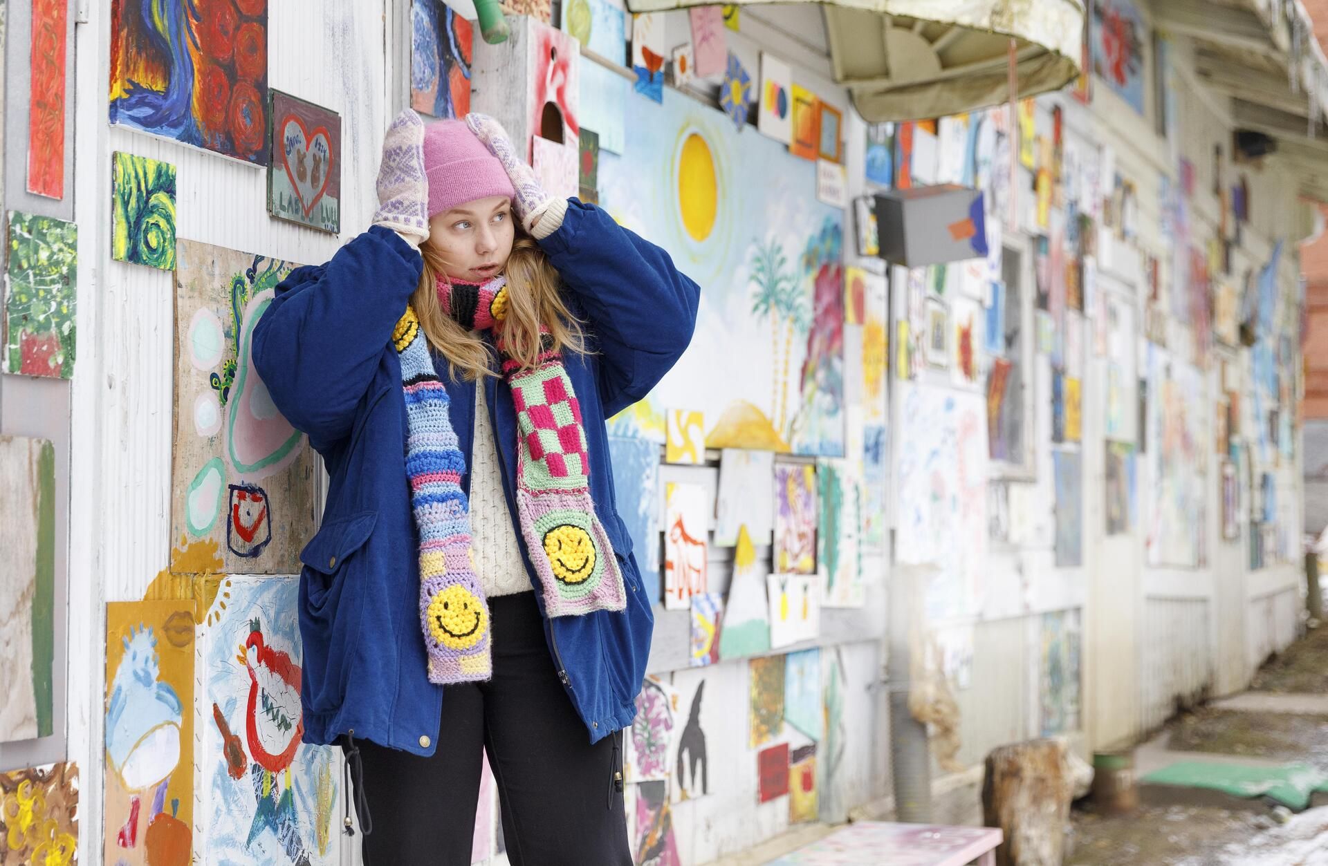 ”Kouluikäisenä pidin muotiblogia ja rälläsin mopollani ABC:lla. Oli luontevaa, että minussa oli molemmat puolet. Myöhemmin tajusin, ettei tyttöys ole yhteiskunnan silmissä yhtä rajatonta.”