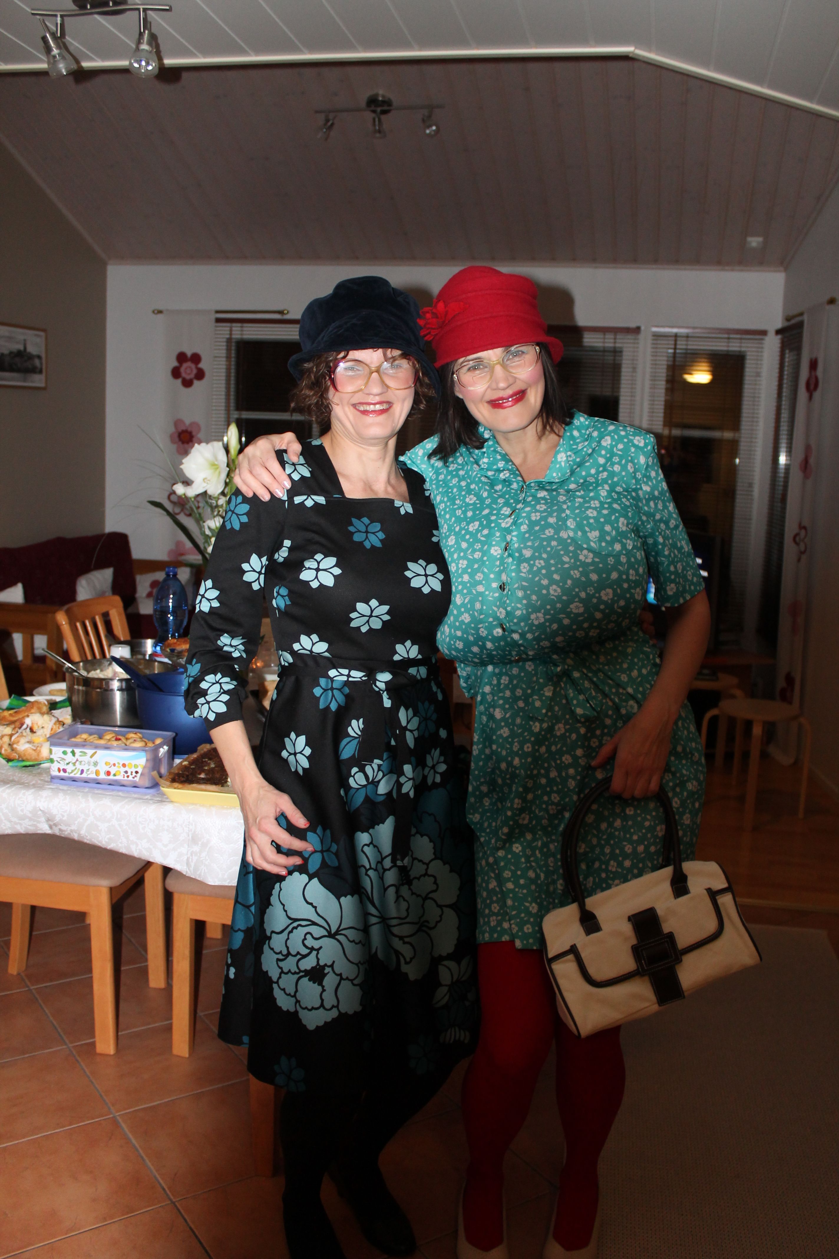 Jaanan sisko (vas.) sai nimekseen Tyyne. Jaanan nimi Martta tuli edesmenneeltä mummulta.