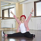 Funky Mama Maarit Salminen harrastaa katutanssia eli lockingia.