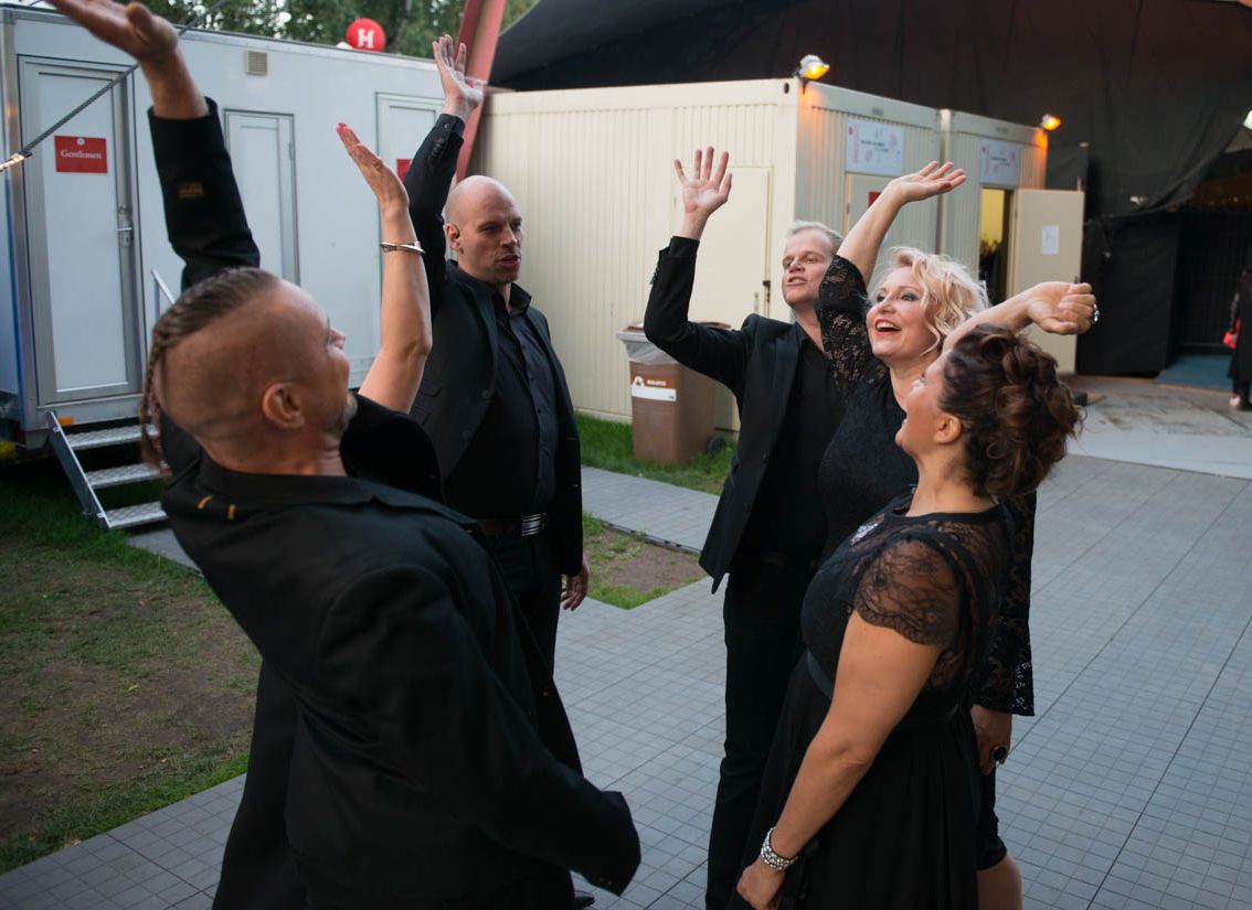 "Rrrrrrrajaton!" Ensin yhteishuuto, sitten mentiin.