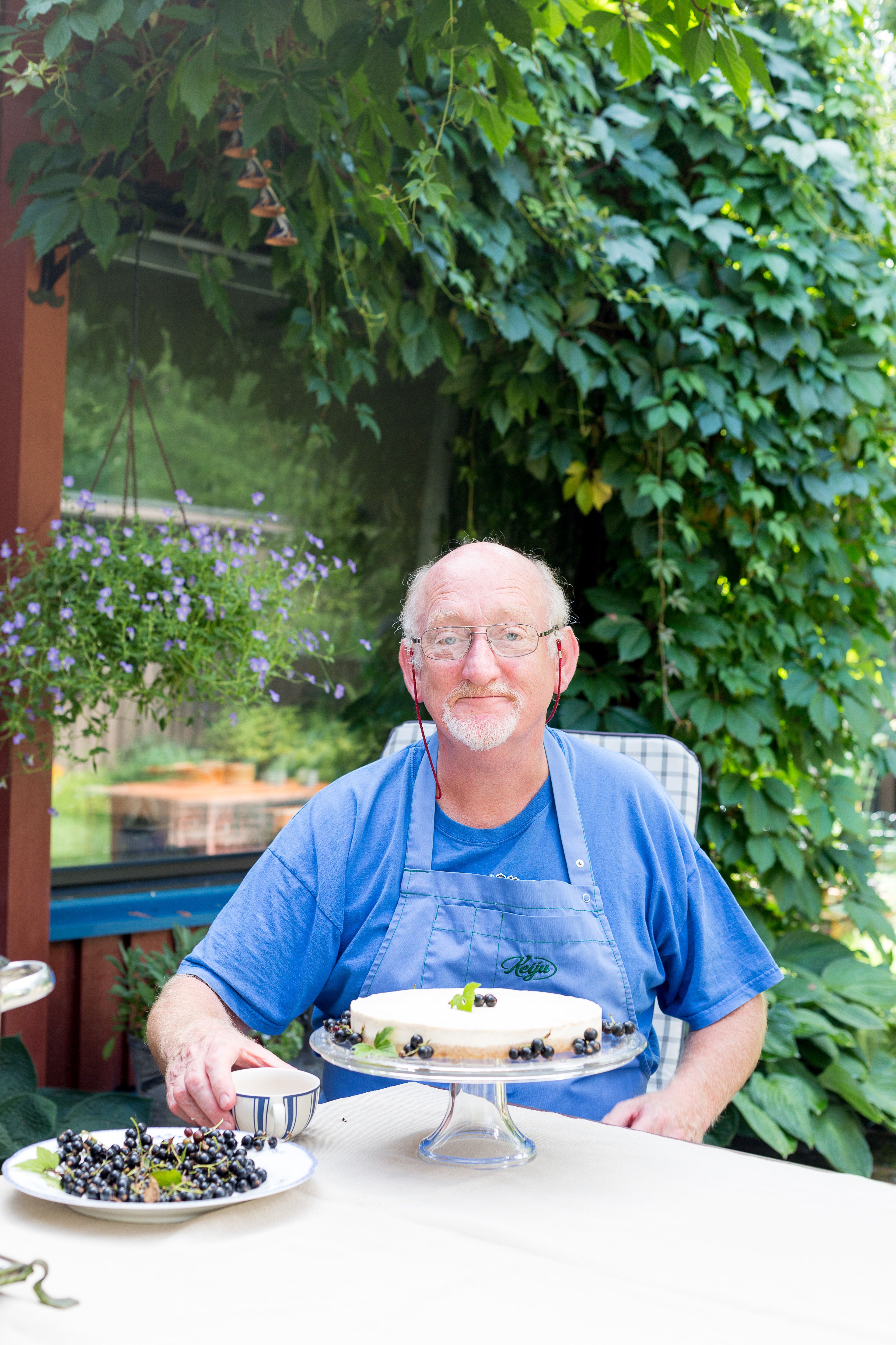 Peter on taitava juustokakkuleipuri. "Moni ei tiedä, että juustokakku oli alun perin paimentolaisten eväs ja yksi maidon säilöntätapa", Peter kertoo.